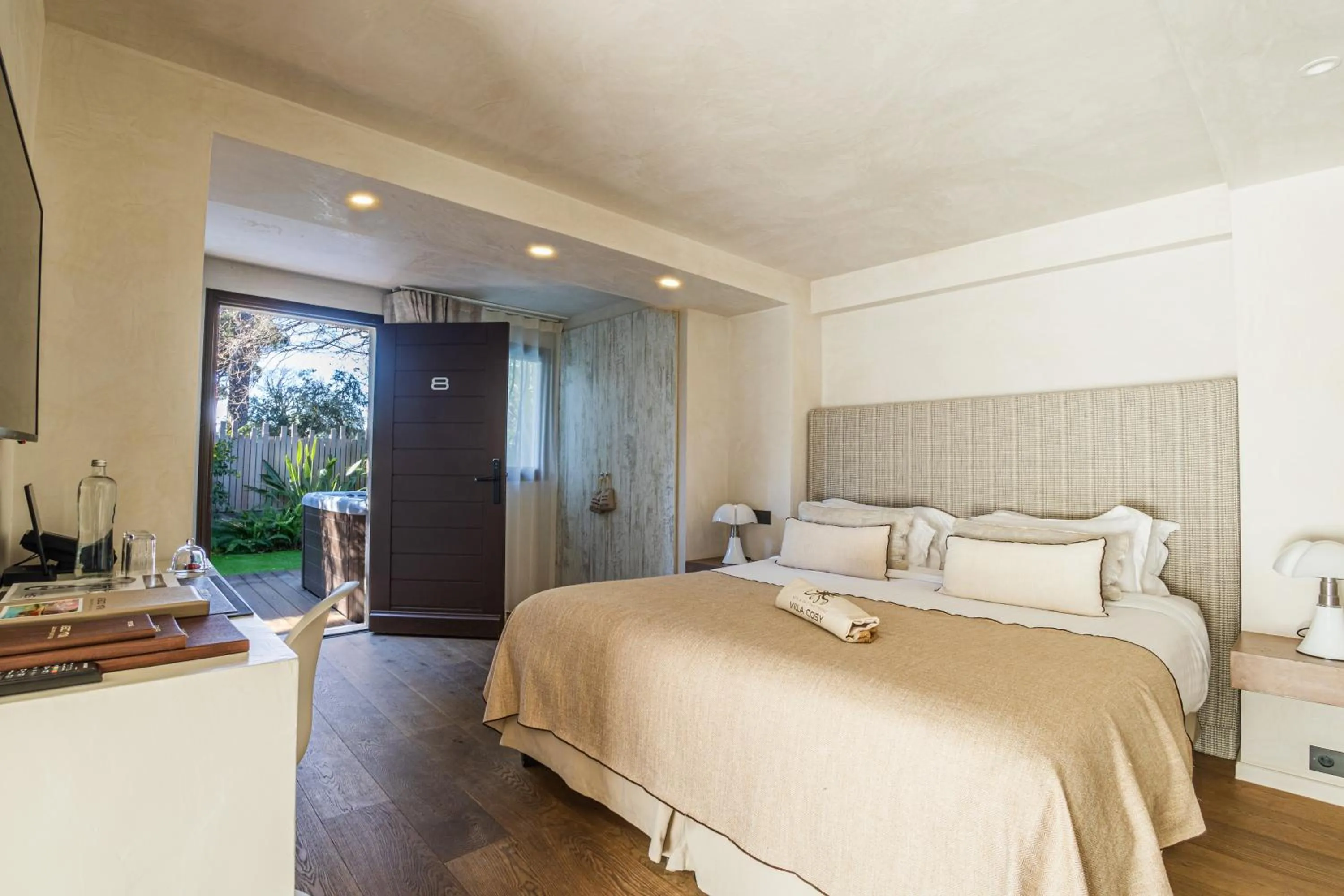 Hot Tub, Bed in Villa Cosy, hotel & spa