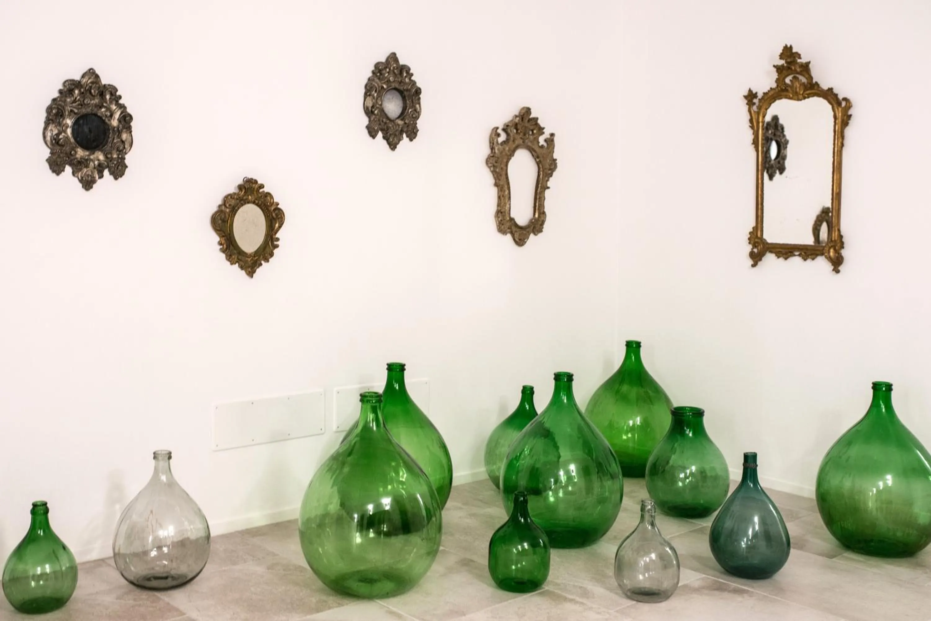 Decorative detail in Masseria Fontana di Vite