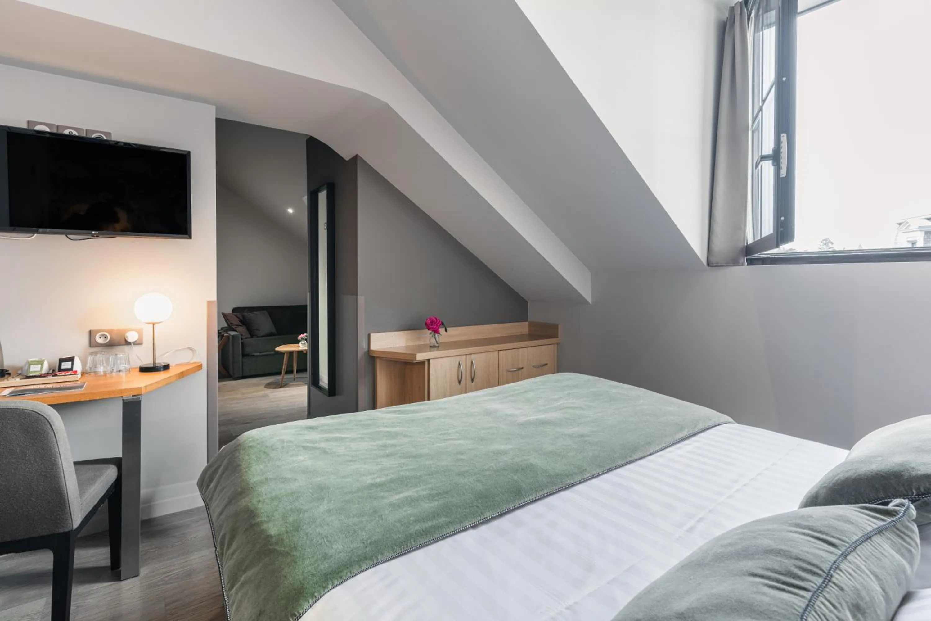 Photo of the whole room, Bed in Edgar Hôtel & Spa - Table Gastronomique