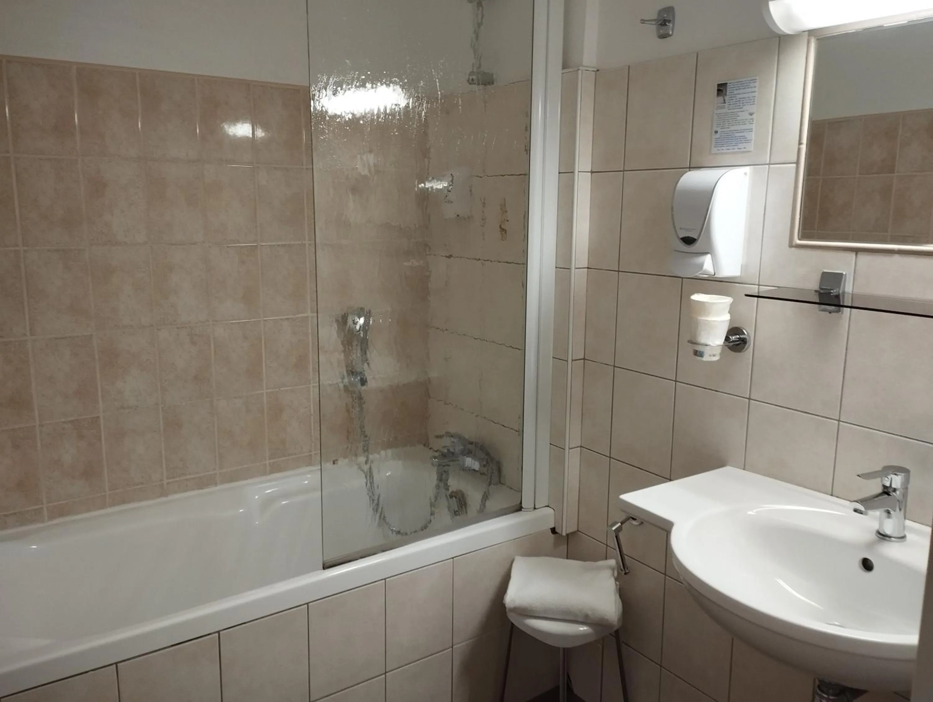 Bathroom in Hotel De Provence