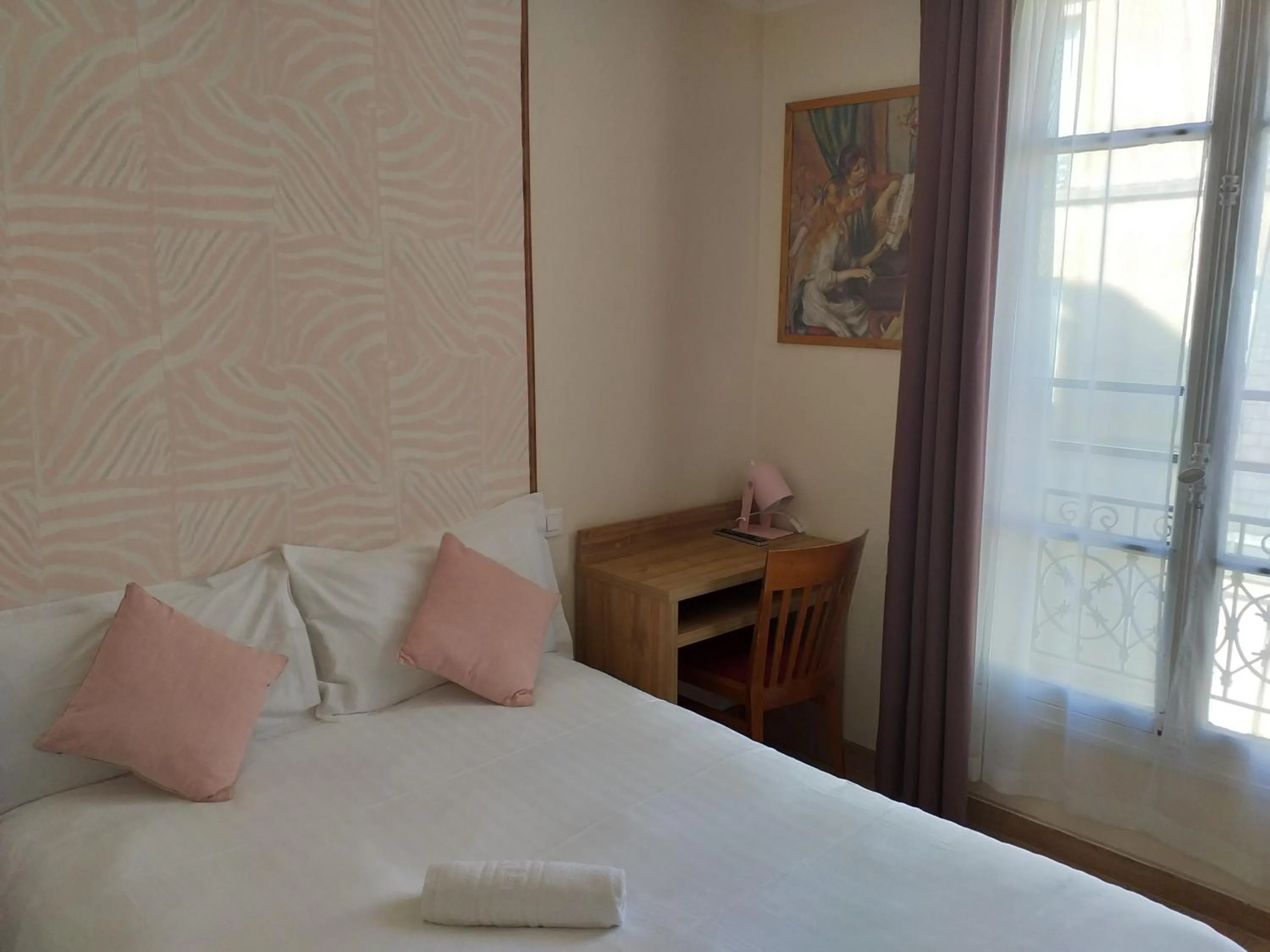 Bed in Hôtel Roi René