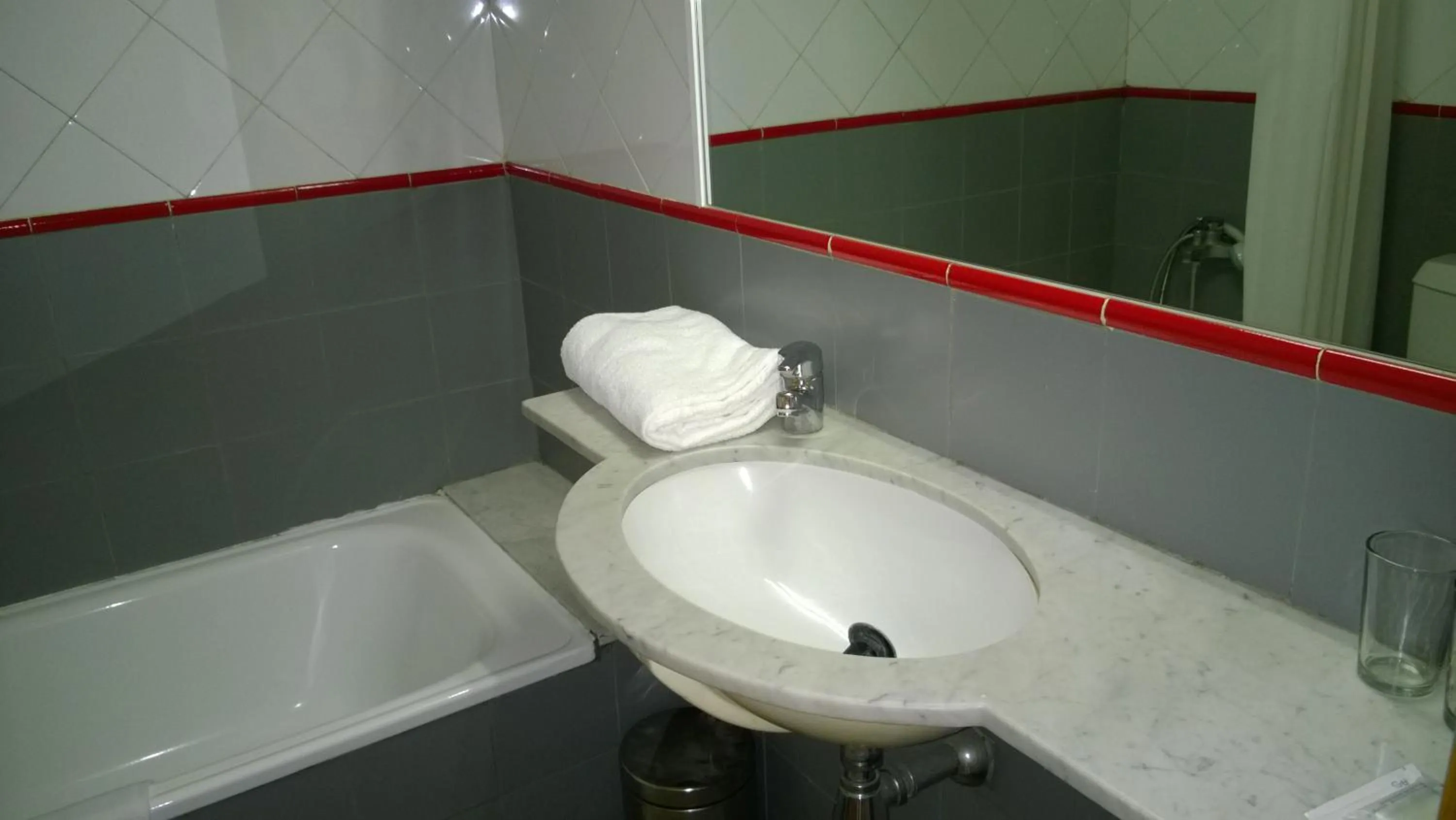 Bathroom in Hotel Montmeló