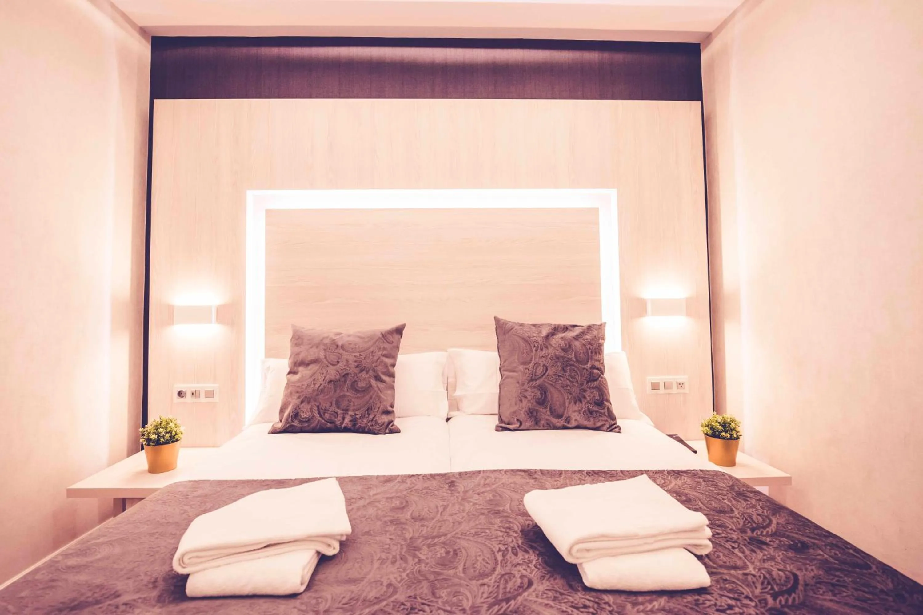 Decorative detail, Bed in Hostal Lisboa