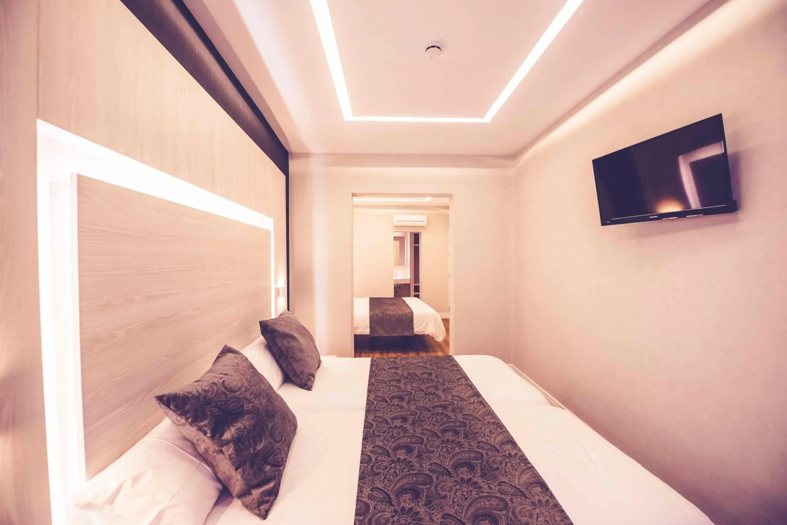 Decorative detail, Bed in Hostal Lisboa