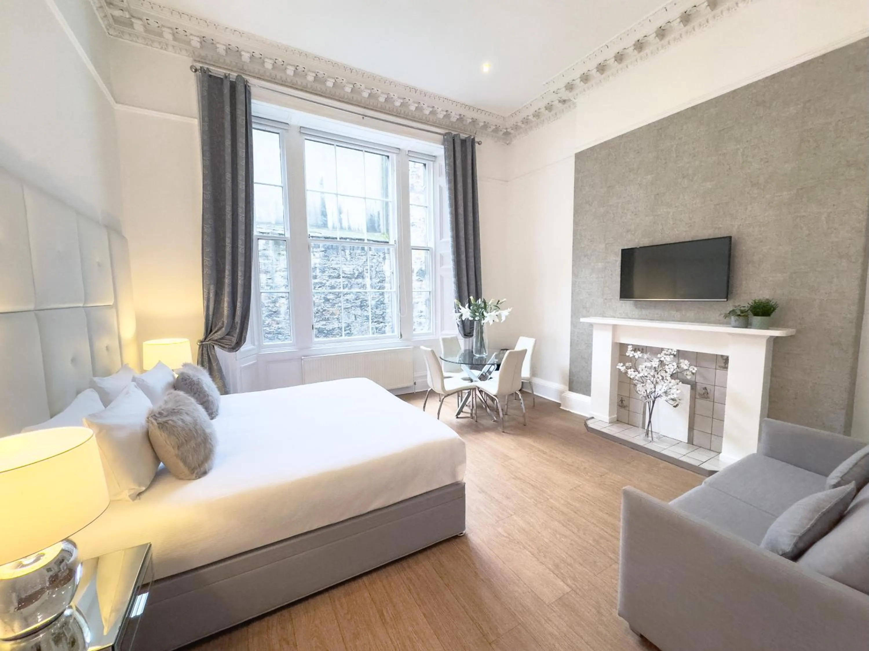 Bed in Hanover 71 Suites