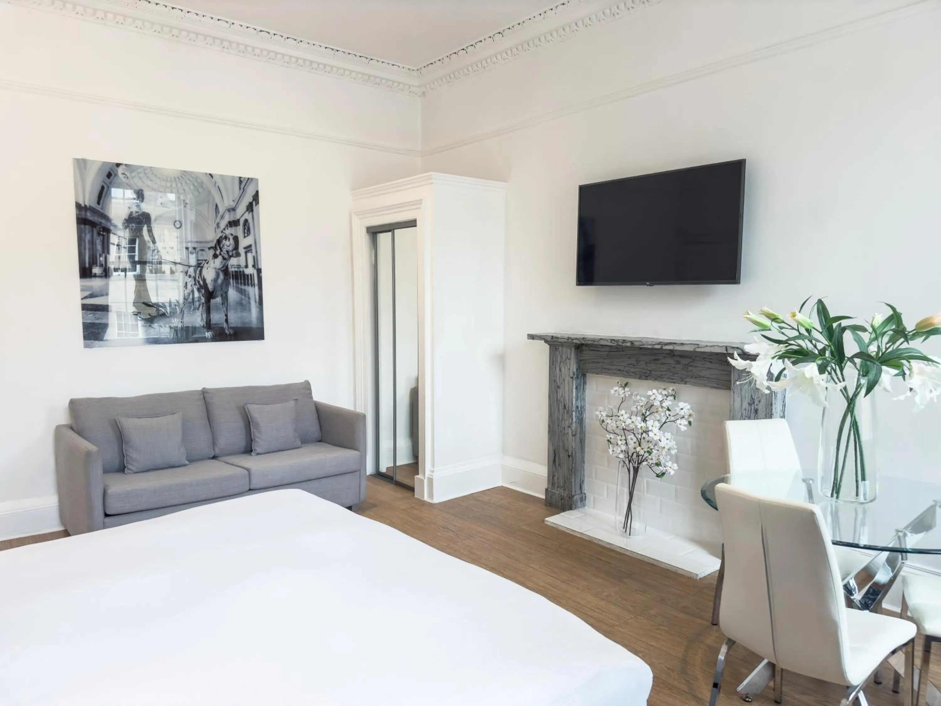 Bed in Hanover 71 Suites