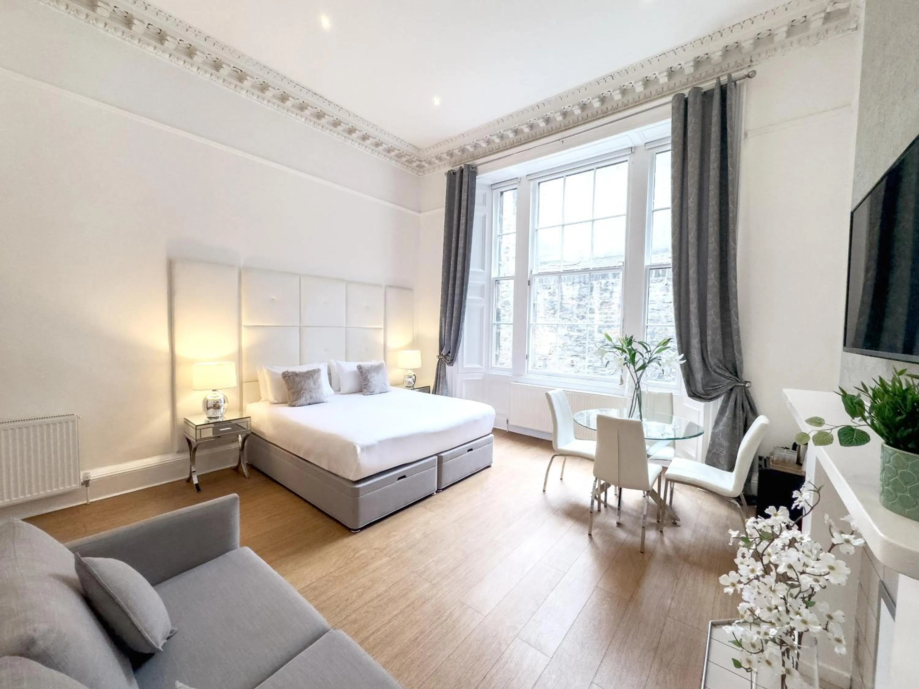 Bed in Hanover 71 Suites