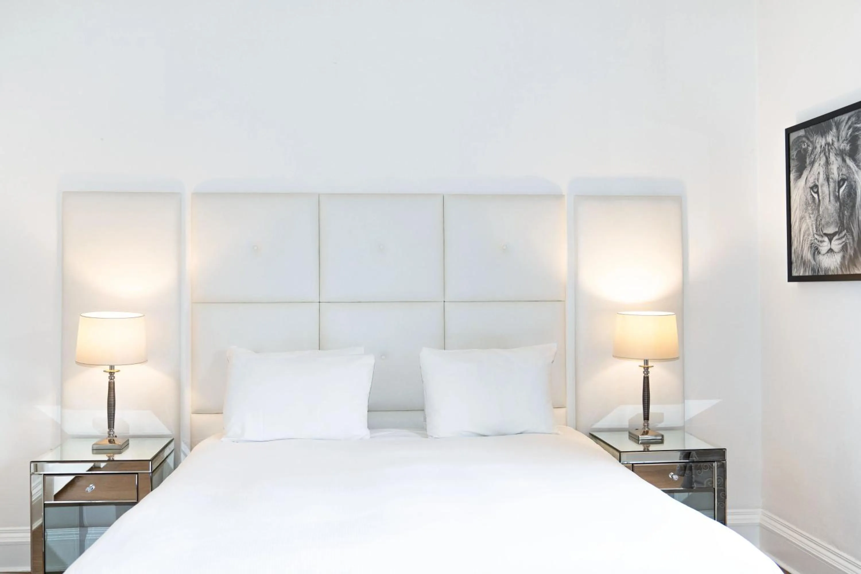 Bed in Hanover 71 Suites