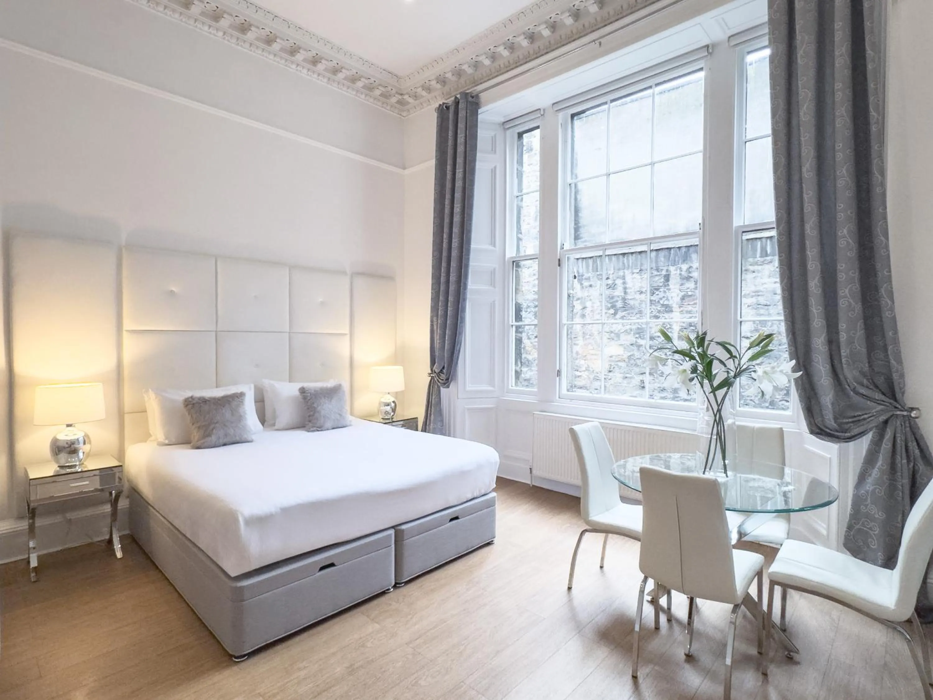 Bed in Hanover 71 Suites