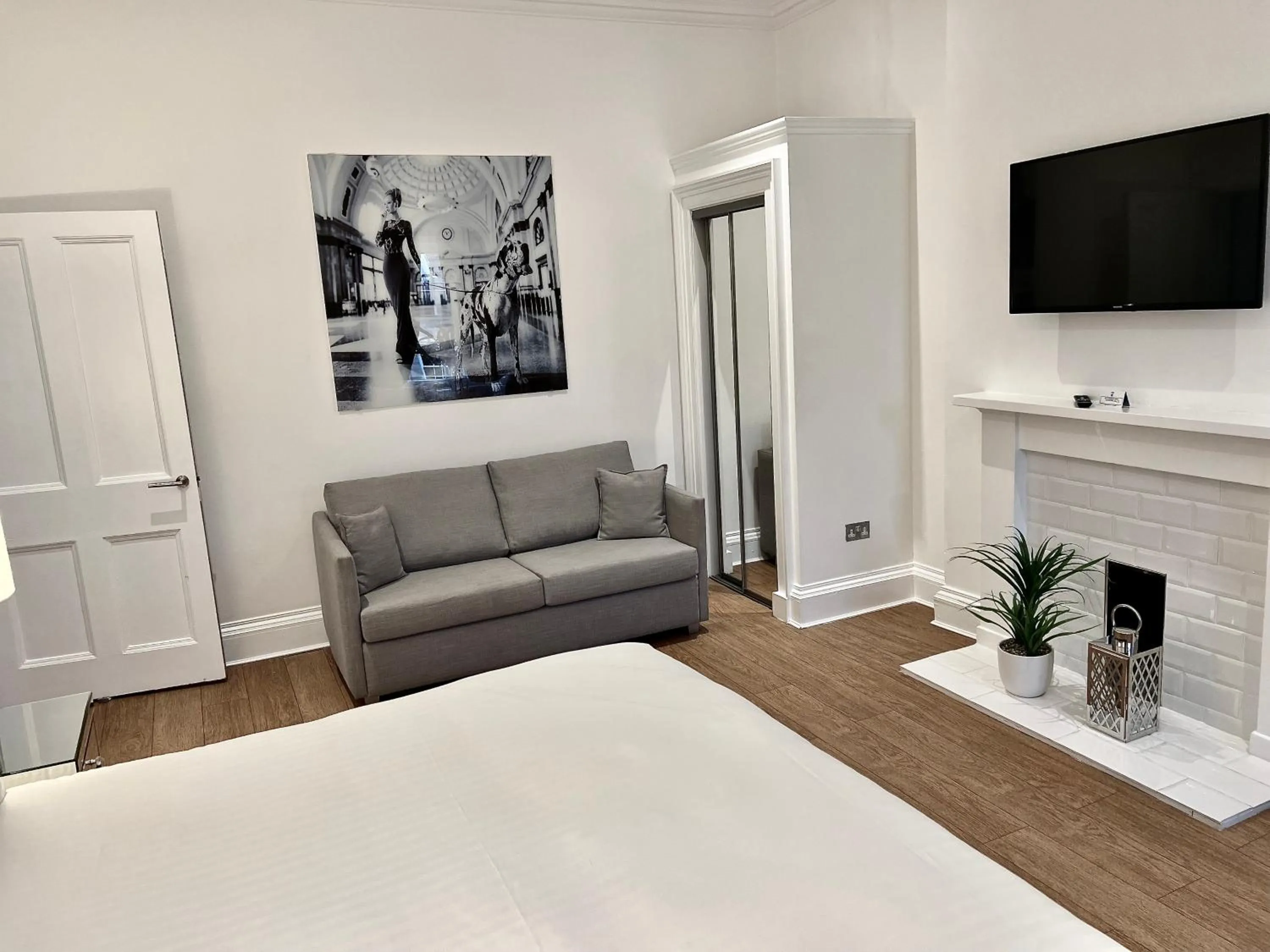 Bed in Hanover 71 Suites