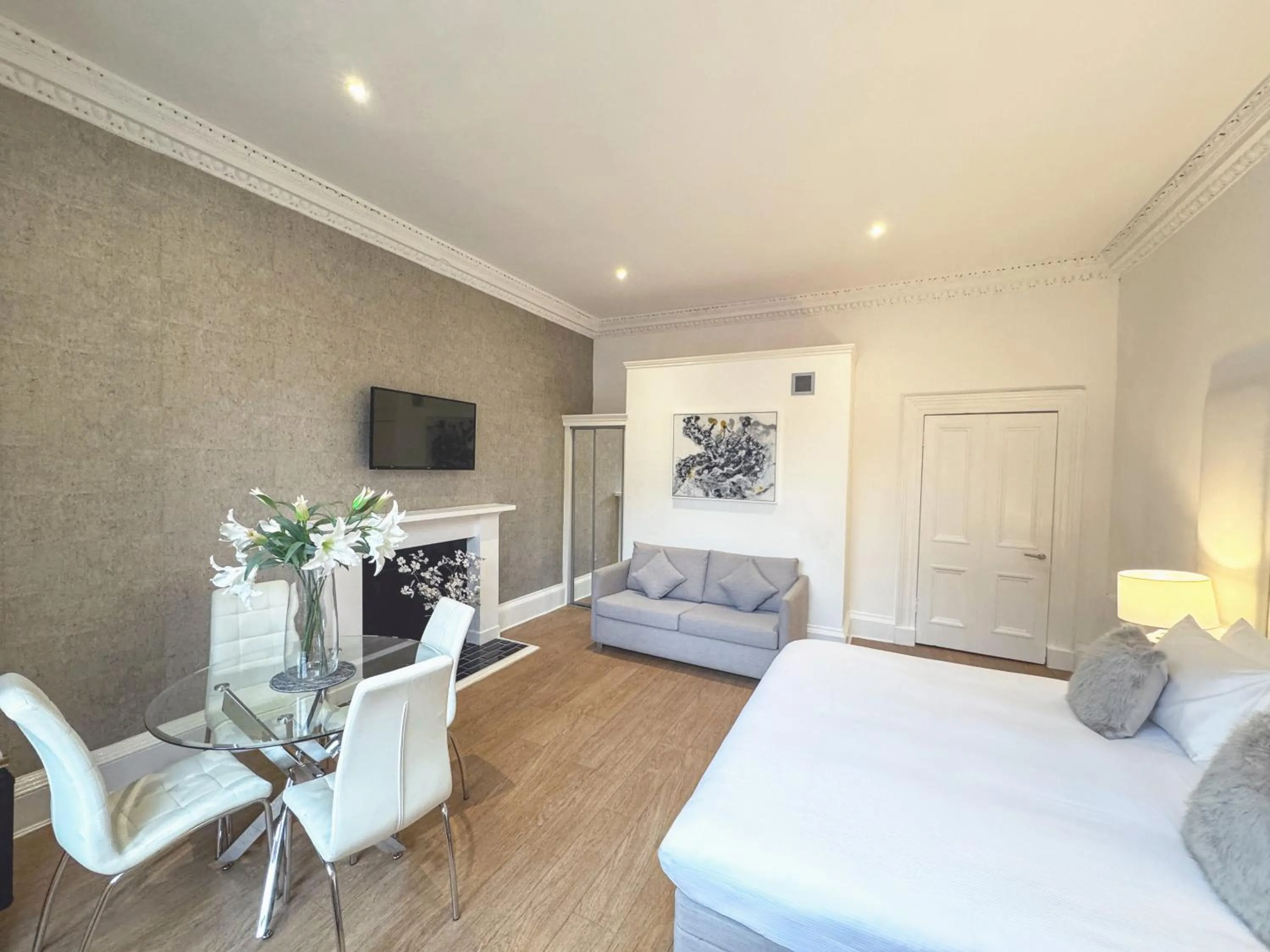 Bed in Hanover 71 Suites