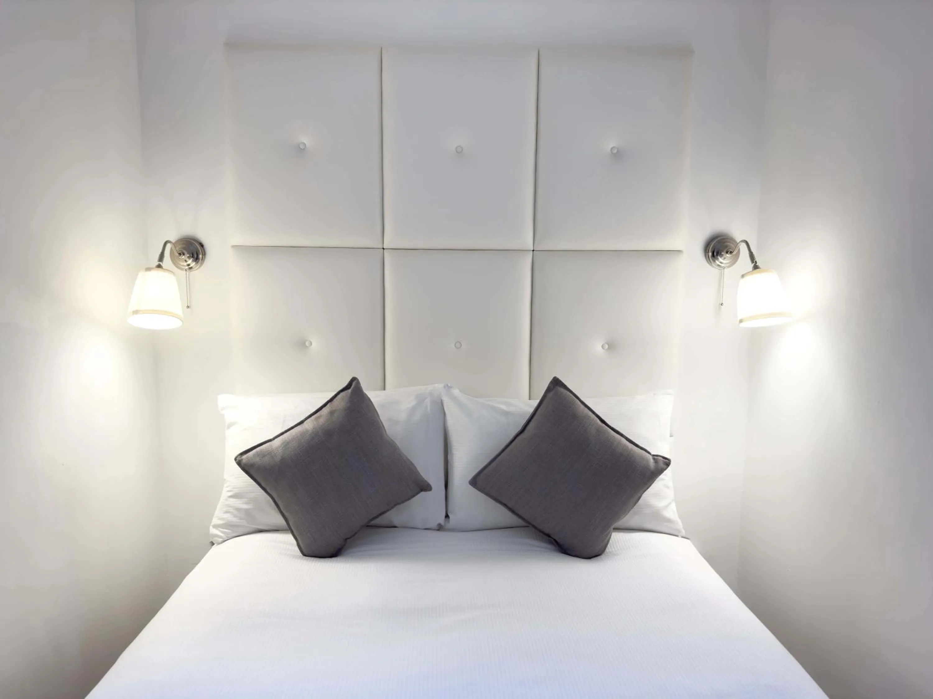 Bed in Hanover 71 Suites