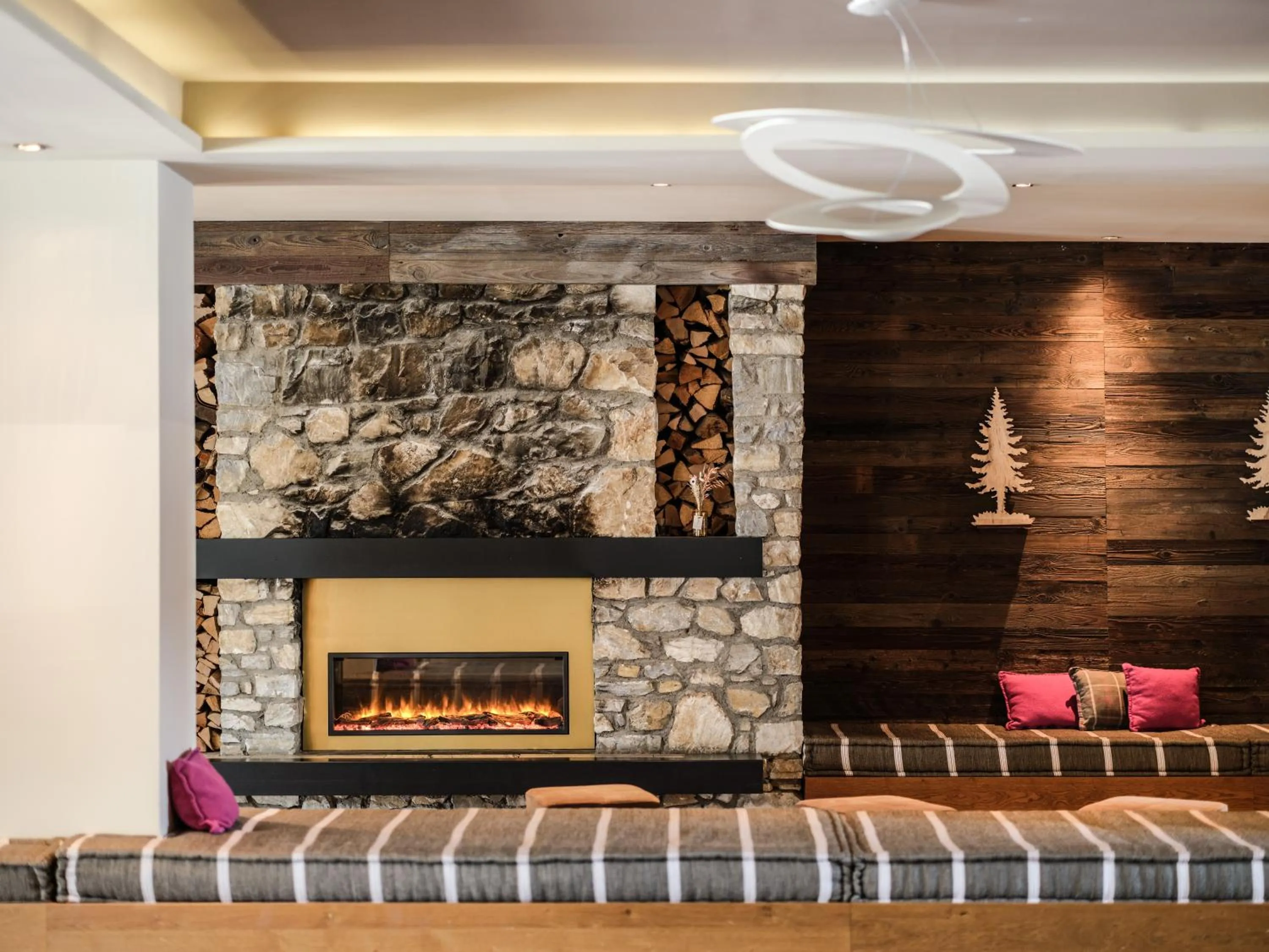 Lobby or reception in Falkensteiner Family Hotel Sonnenalpe