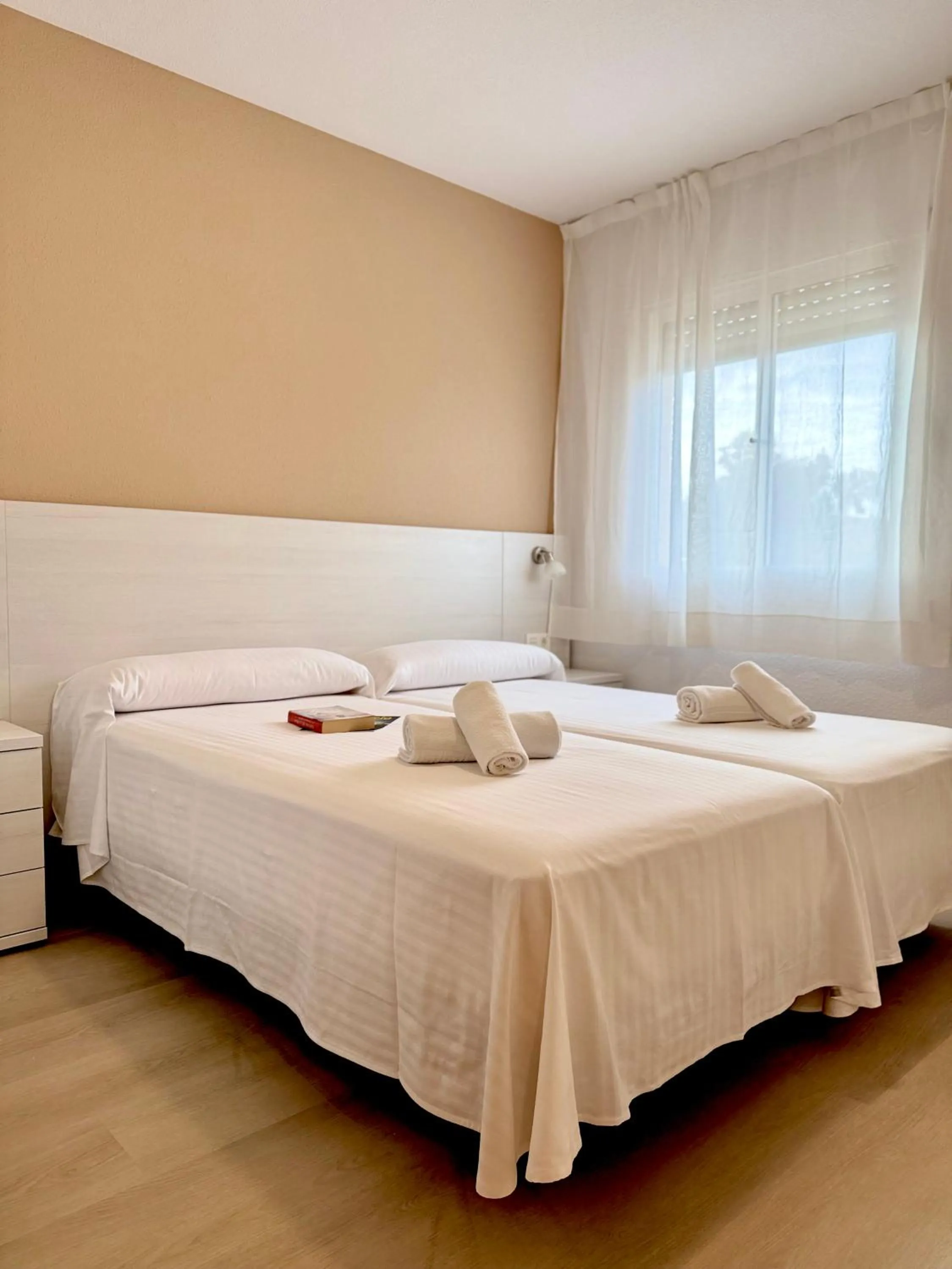 Bedroom, Bed in Destinos De Sol Los Alcazares - Montepío Minería