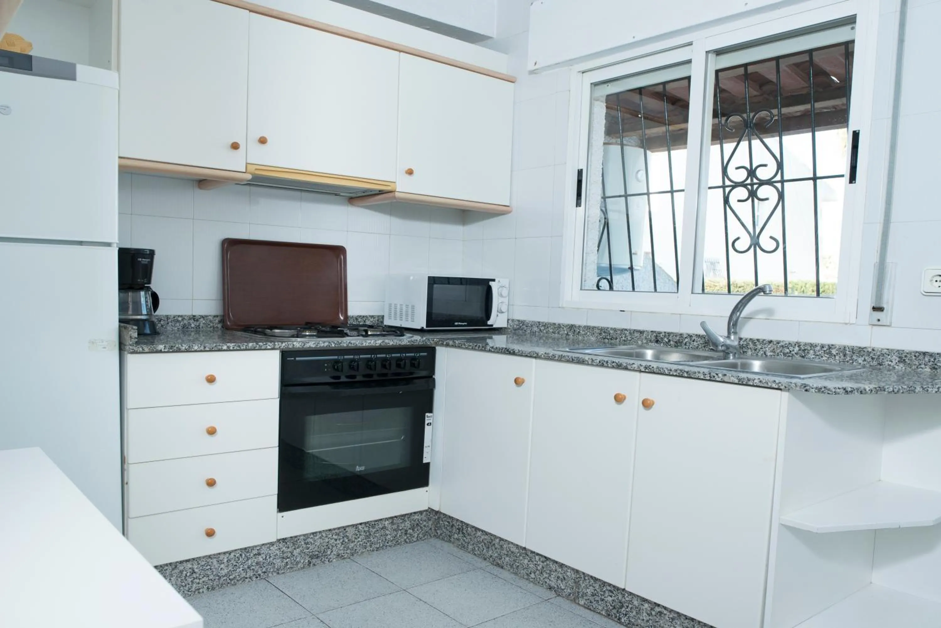 Kitchen or kitchenette in Destinos De Sol Los Alcazares - Montepío Minería