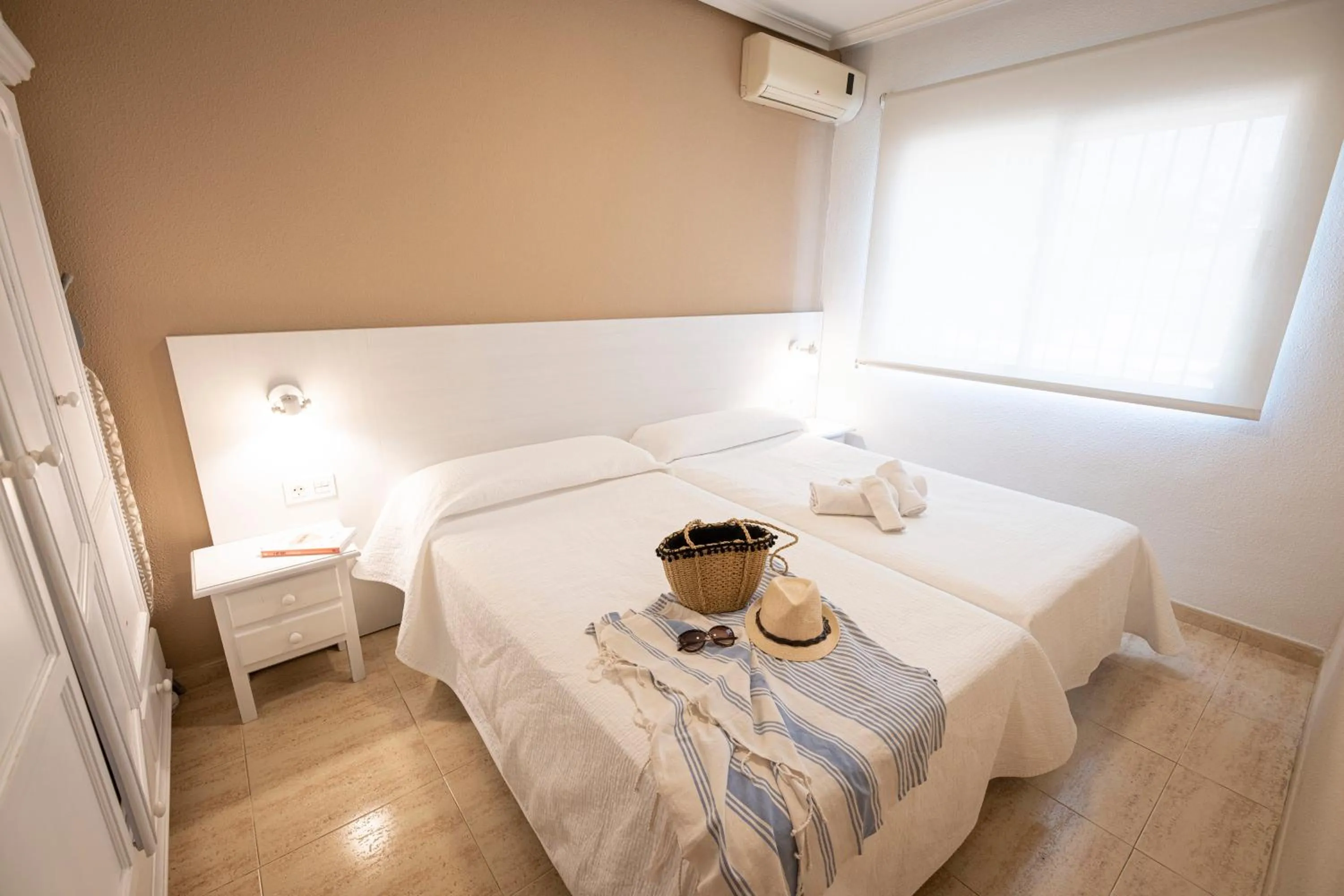 Bedroom, Bed in Destinos De Sol Los Alcazares - Montepío Minería