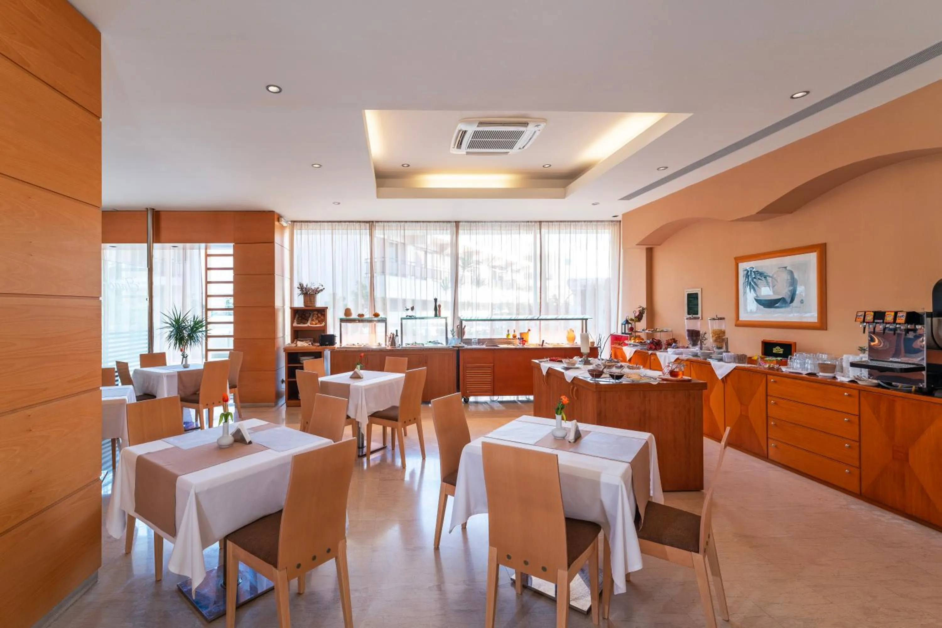 Restaurant/places to eat in Athineon Hotel