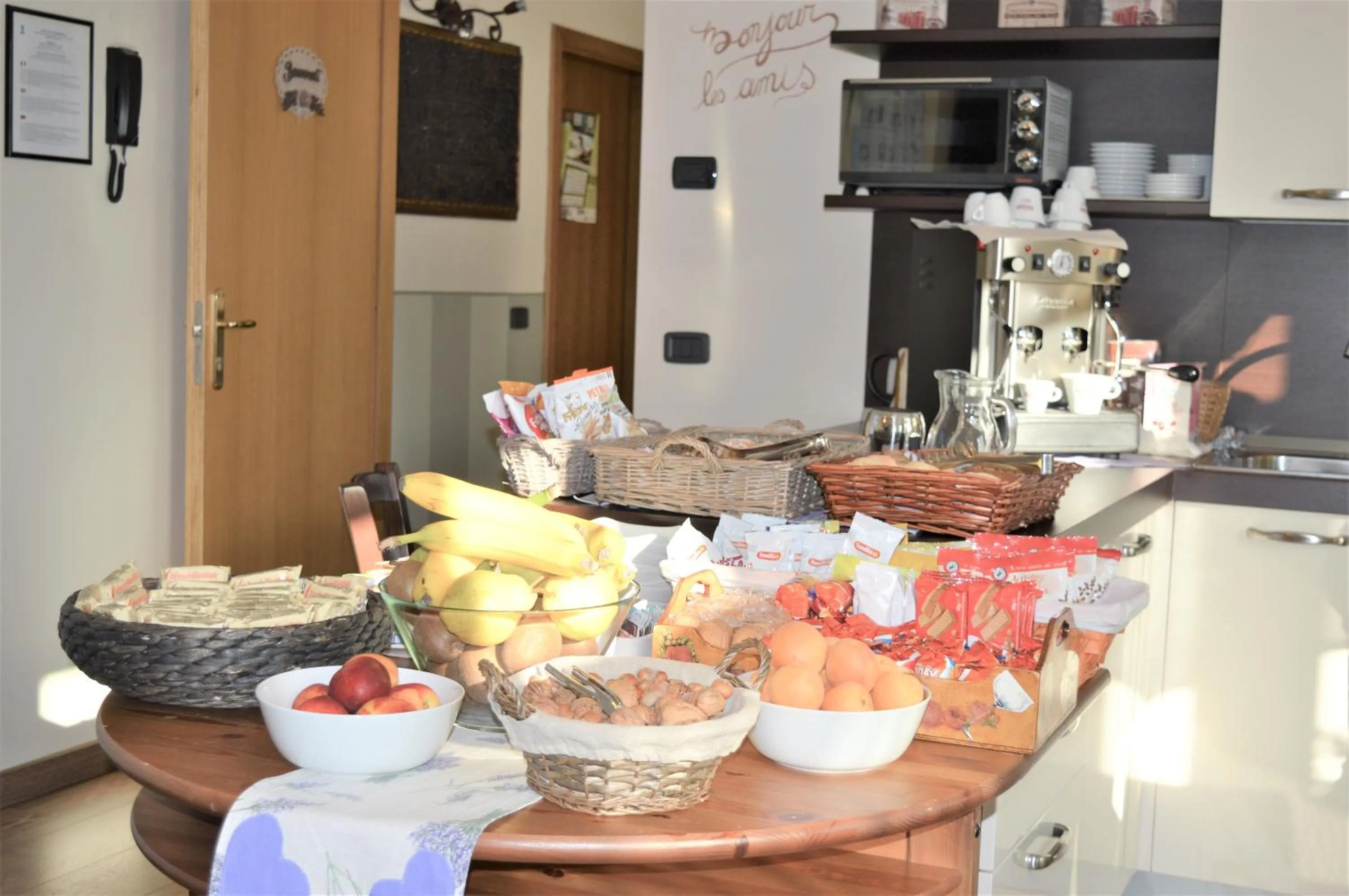 Buffet breakfast in B&B La Vecchia Tipografia - Lago D'Idro
