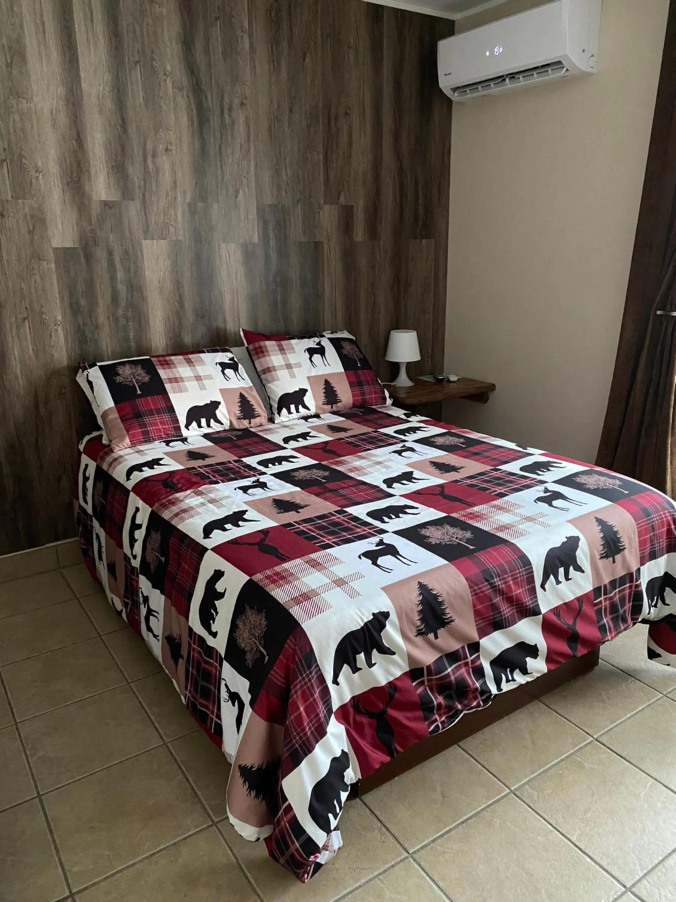 Bed in Le Saint Alex