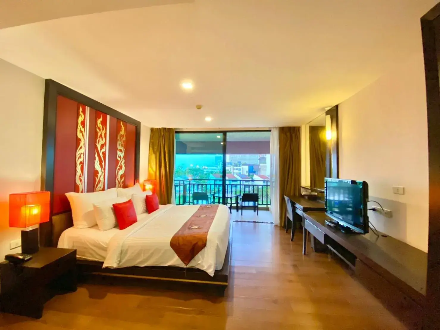 Deluxe Double Room with Side Sea View in Royal Thai Pavilion Jomtien Hotel Deluxe Double Room with Side Sea View in Royal Thai Pavilion Jomtien Hotel