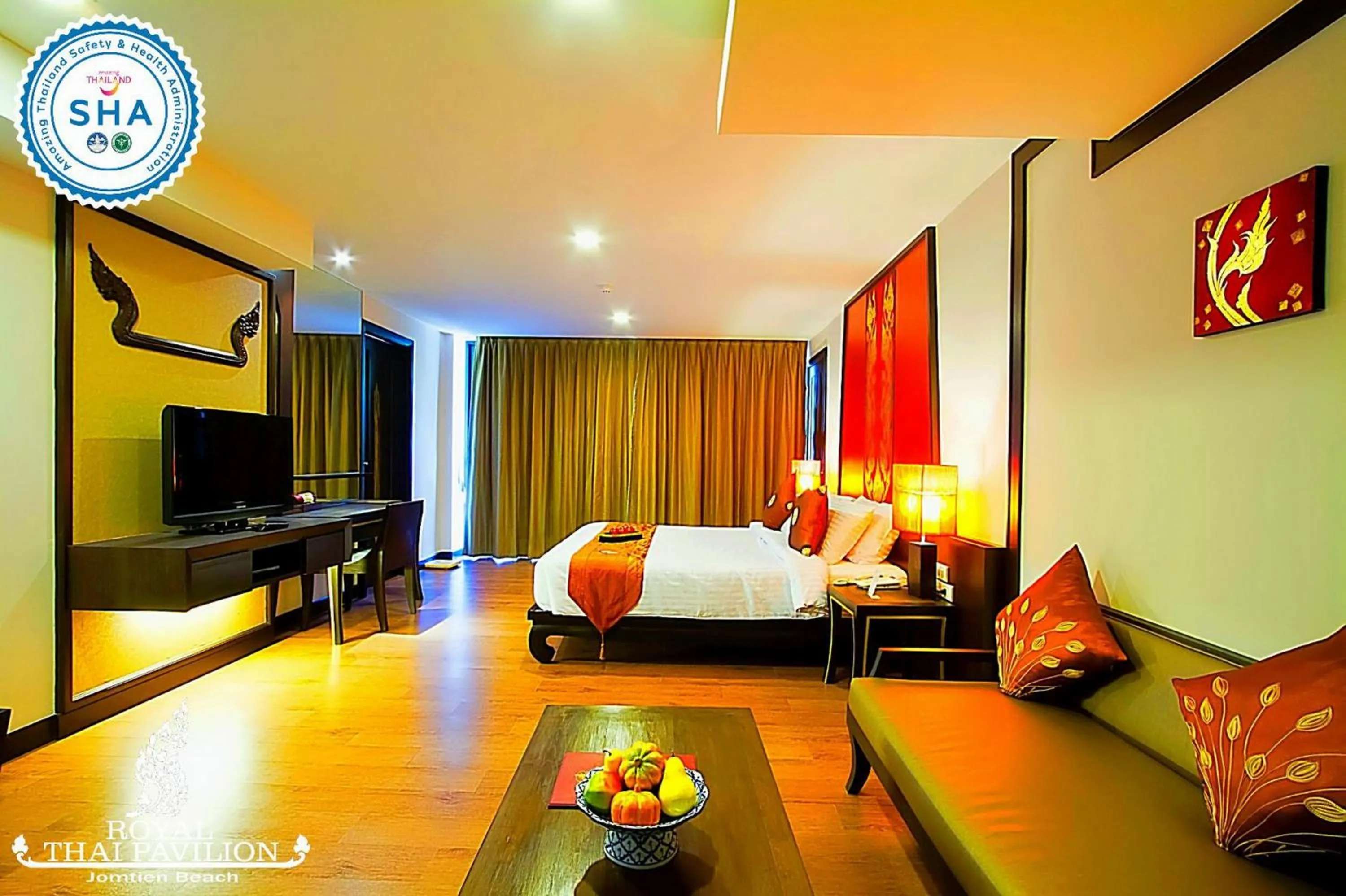 Photo of the whole room, Bed in Royal Thai Pavilion Jomtien Hotel