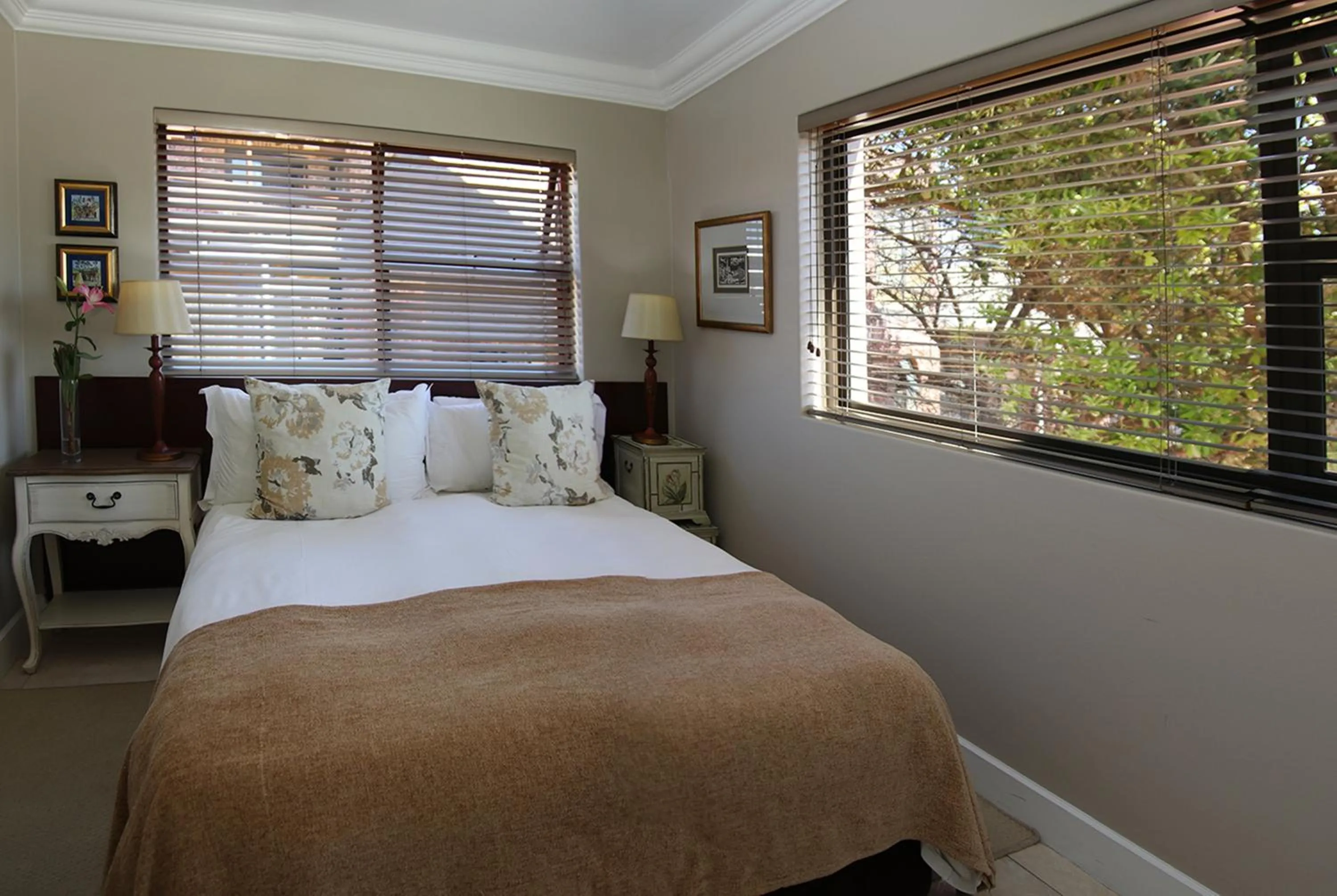 Bedroom, Bed in On the Beach Guesthouse Jeffreys Bay