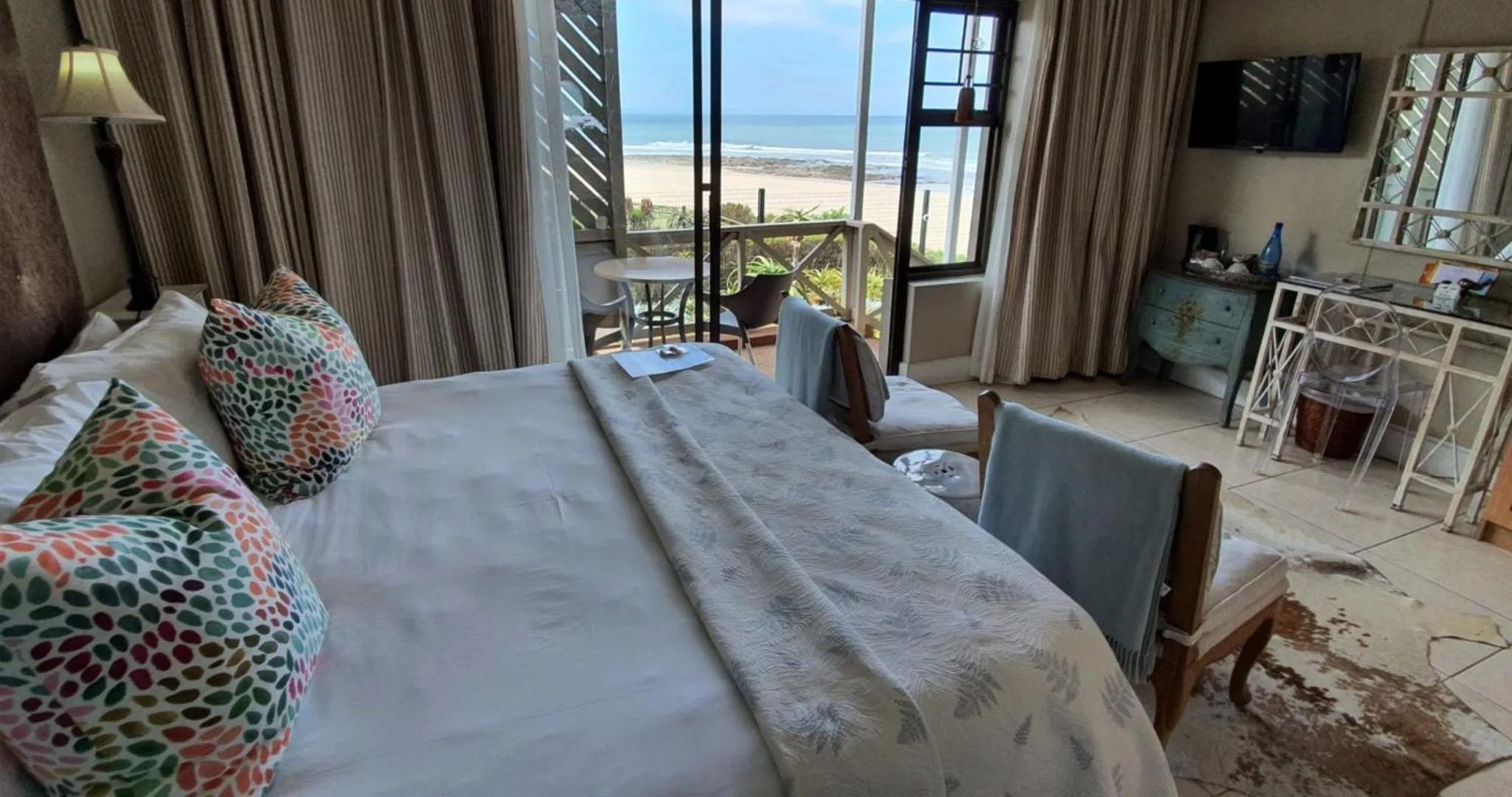 Balcony/Terrace, Bed in On the Beach Guesthouse Jeffreys Bay