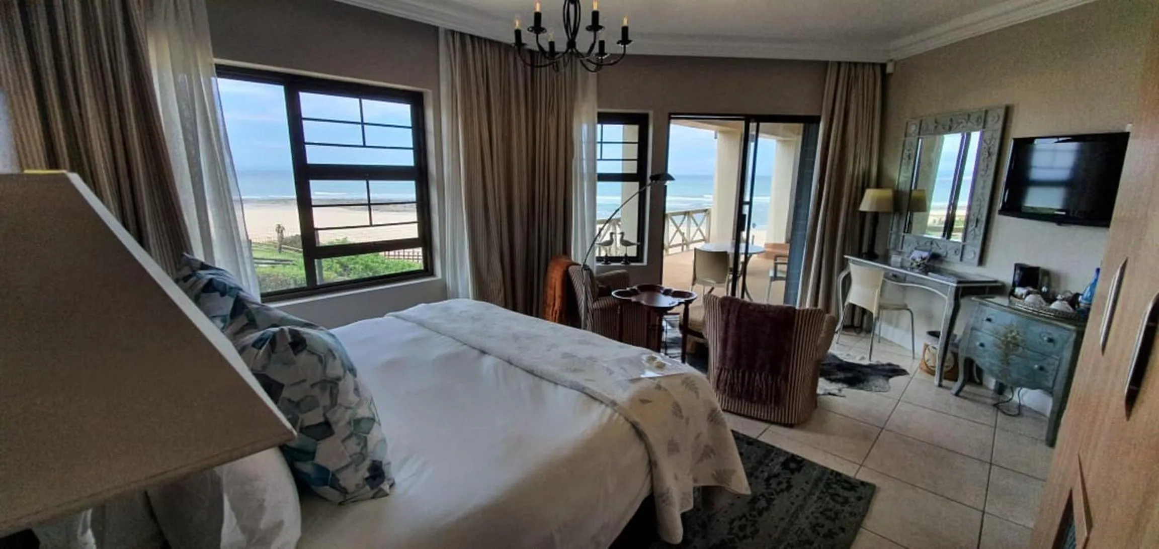 Photo of the whole room, Bed in On the Beach Guesthouse Jeffreys Bay