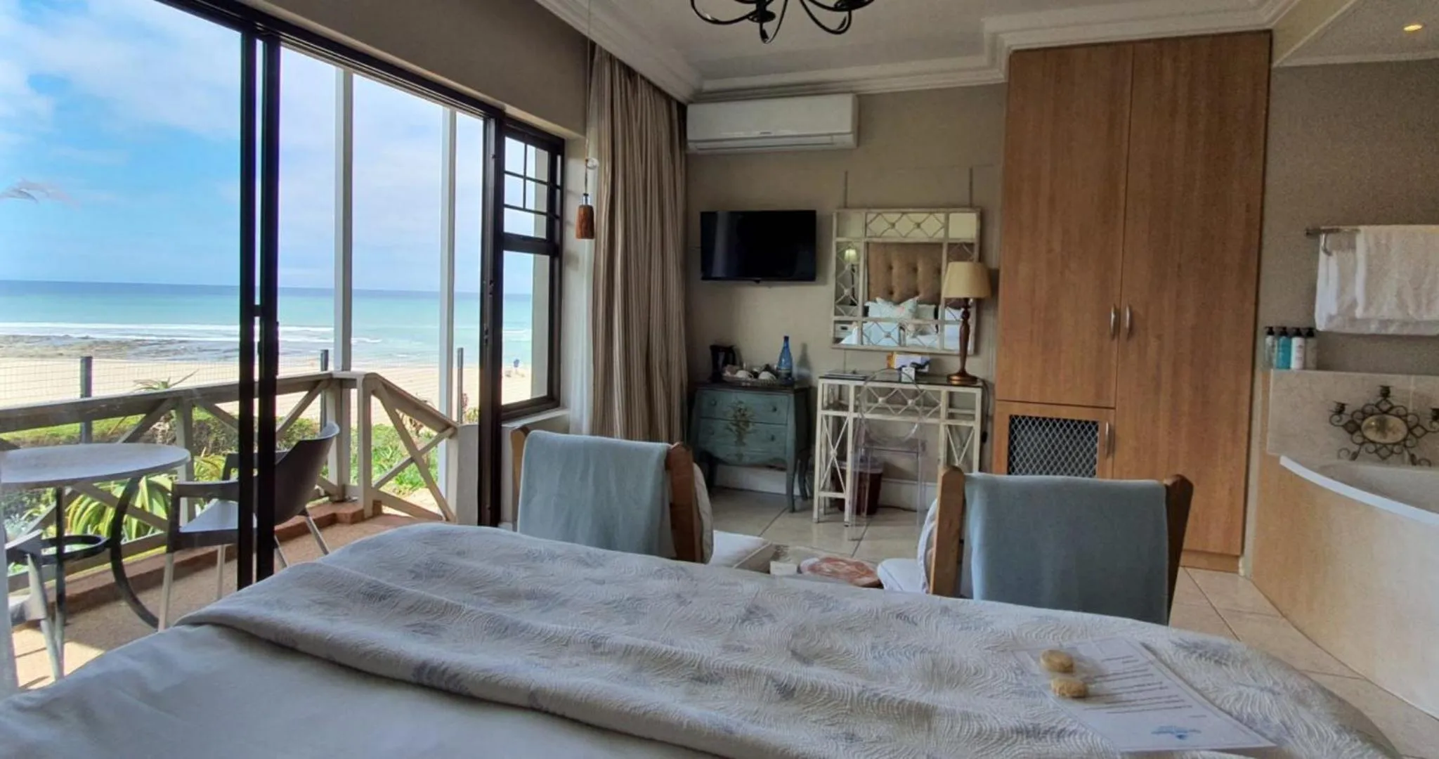 Toilet, Bed in On the Beach Guesthouse Jeffreys Bay