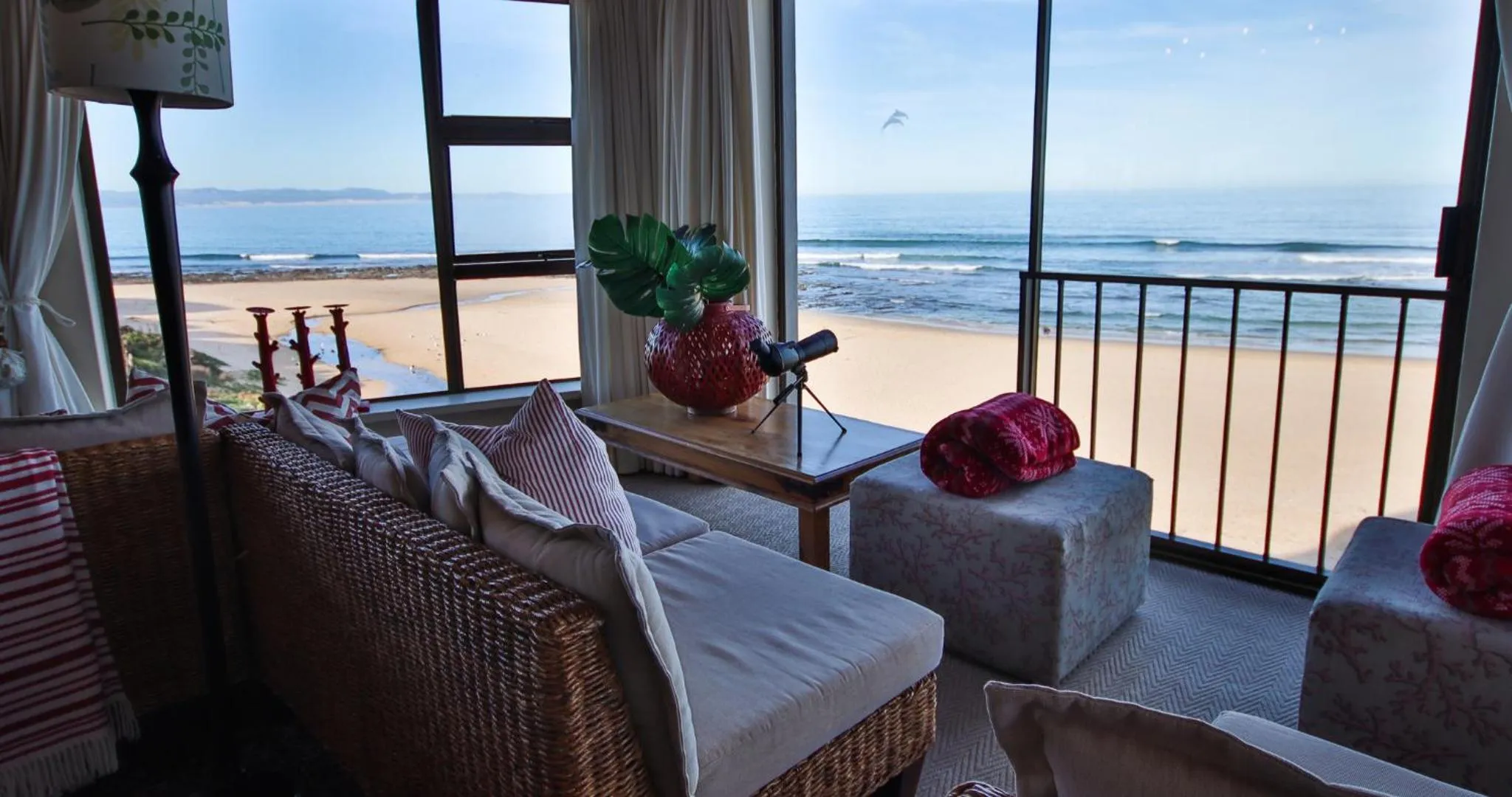 Communal lounge/ TV room in On the Beach Guesthouse Jeffreys Bay