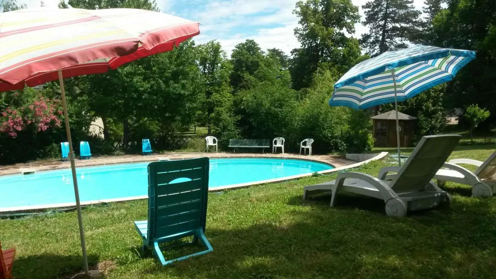 Pool view in Domaine du Rougier