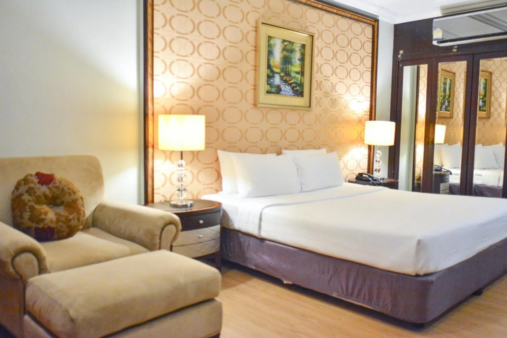 Photo of the whole room, Bed in LK Legend