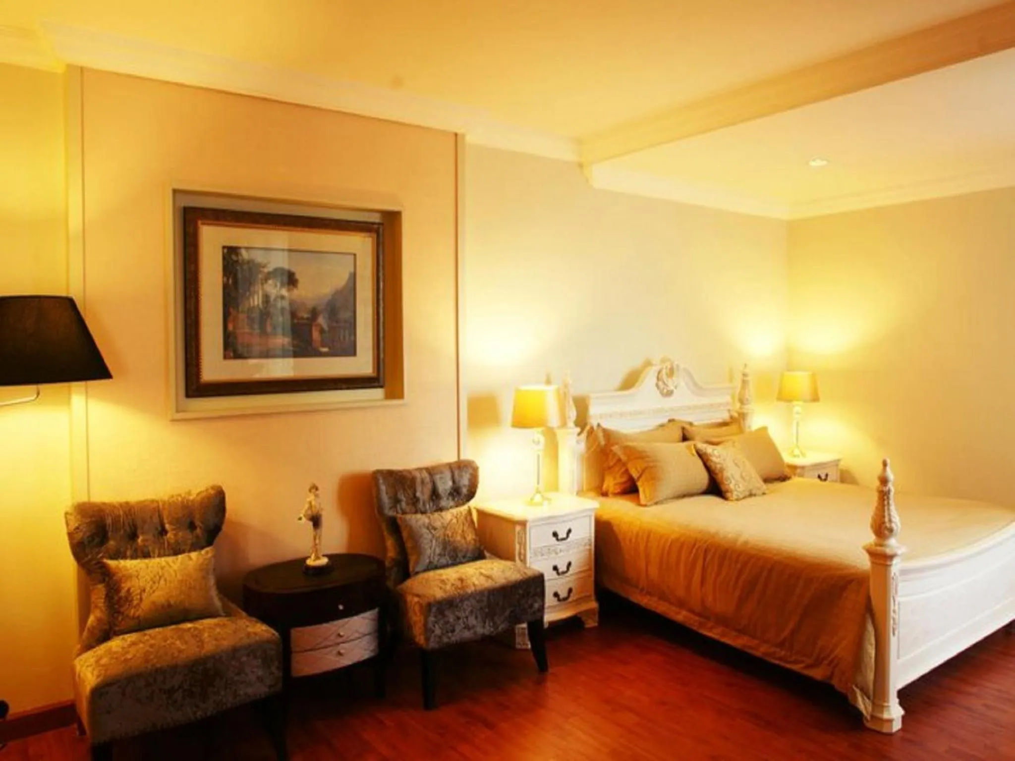 Photo of the whole room, Bed in LK Legend