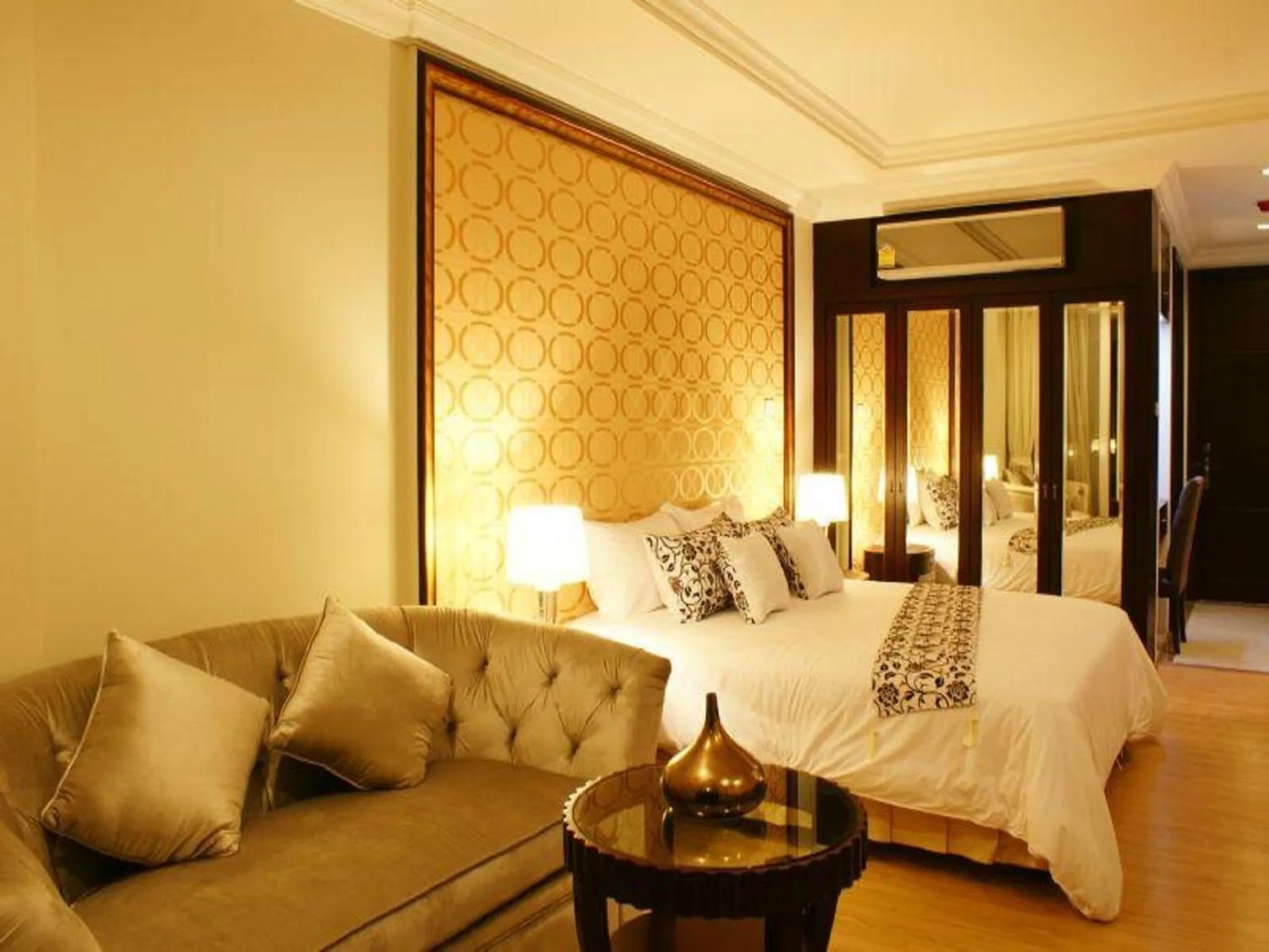 Living room, Bed in LK Legend