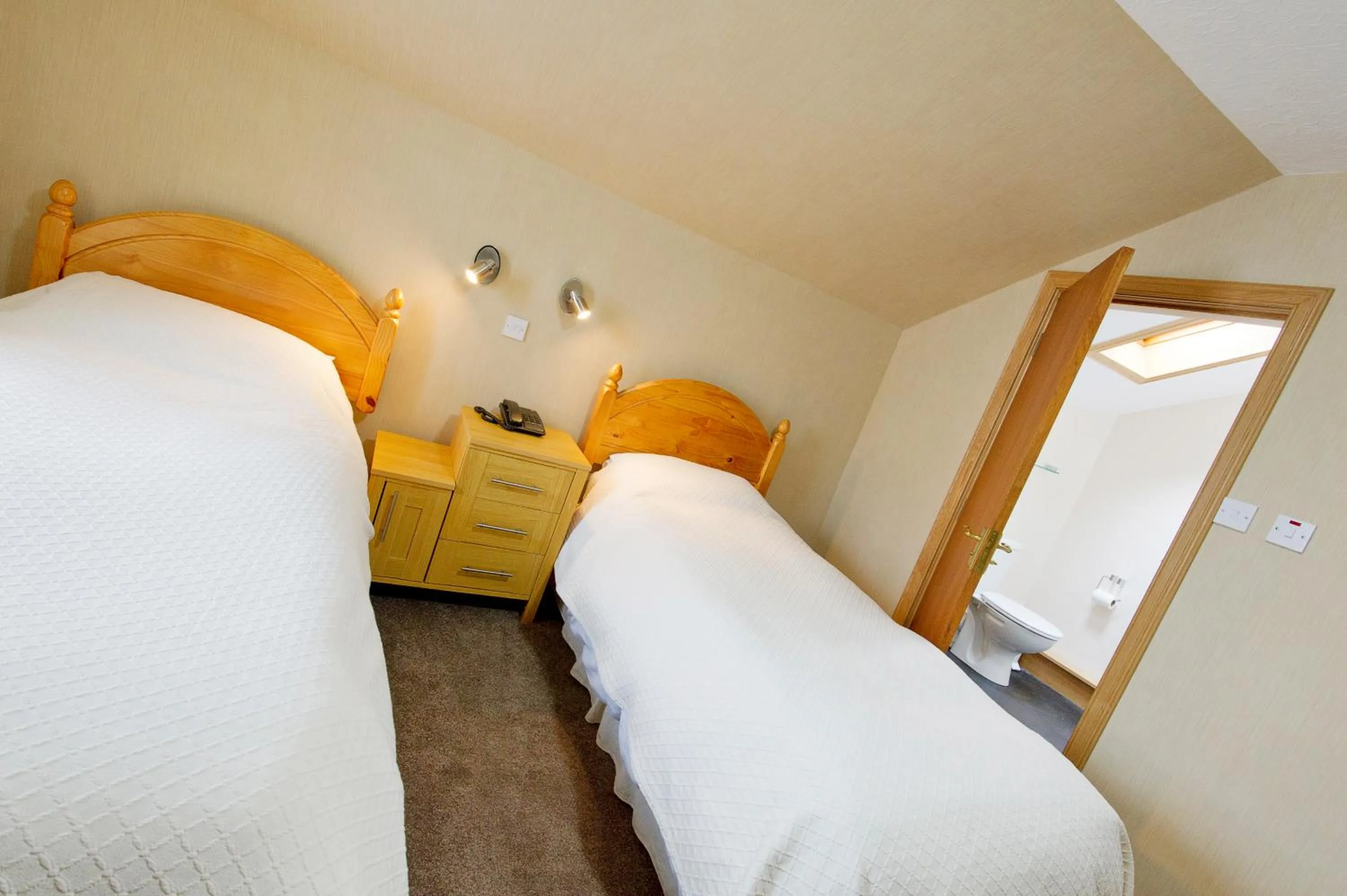 Bedroom, Bed in Nethercliffe Hotel