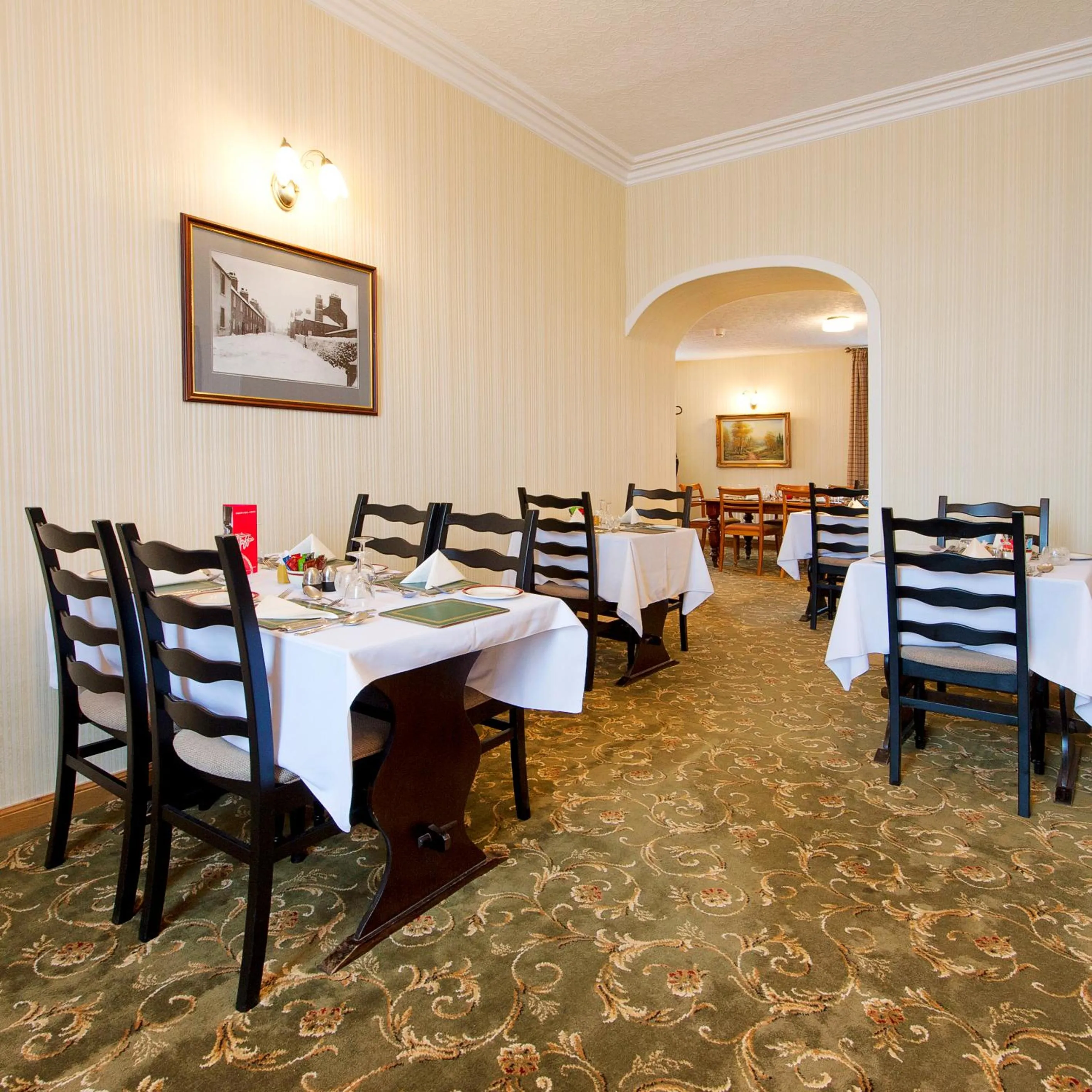 Restaurant/places to eat in Nethercliffe Hotel