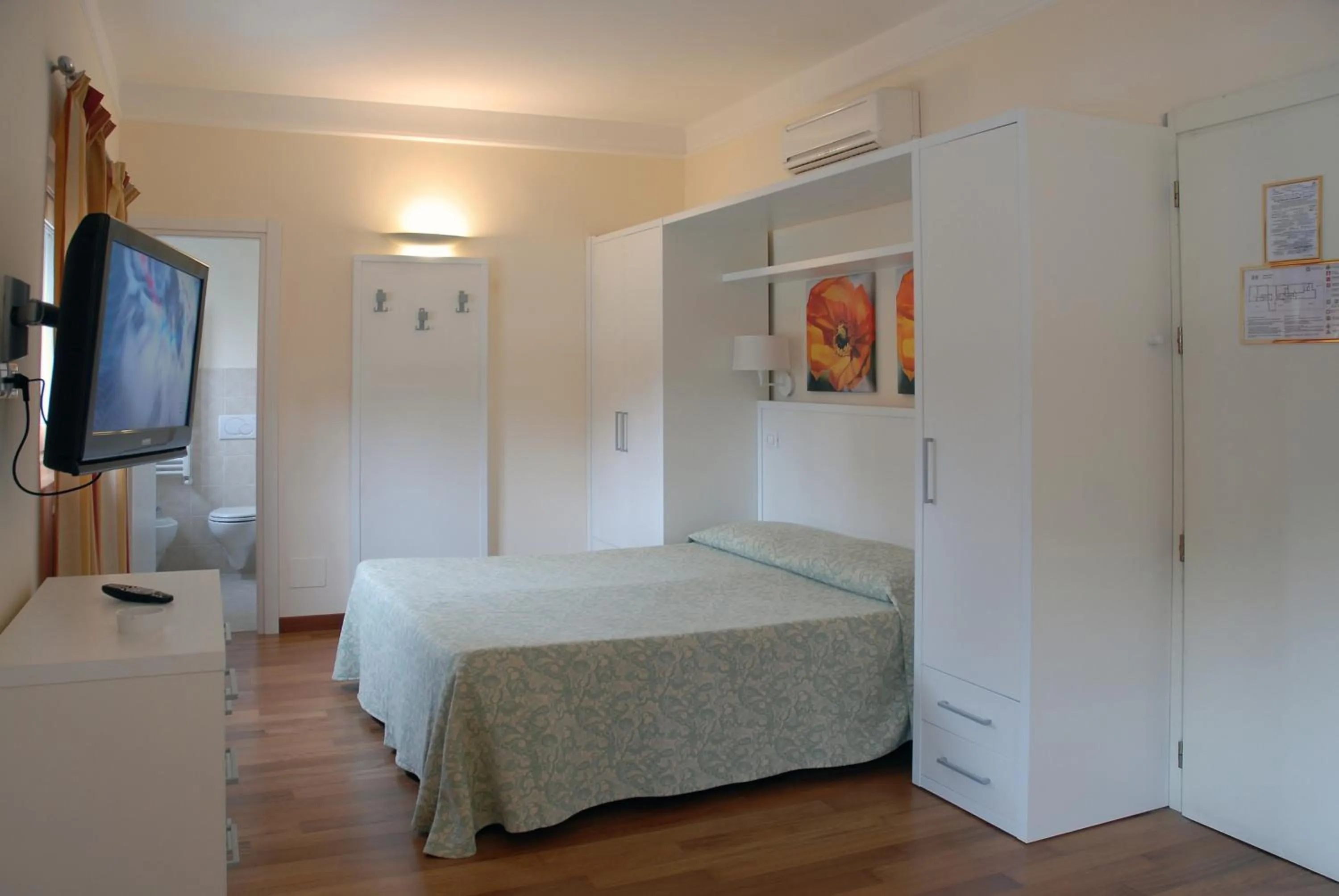 Bedroom, Bed in Rex Hotel Residence