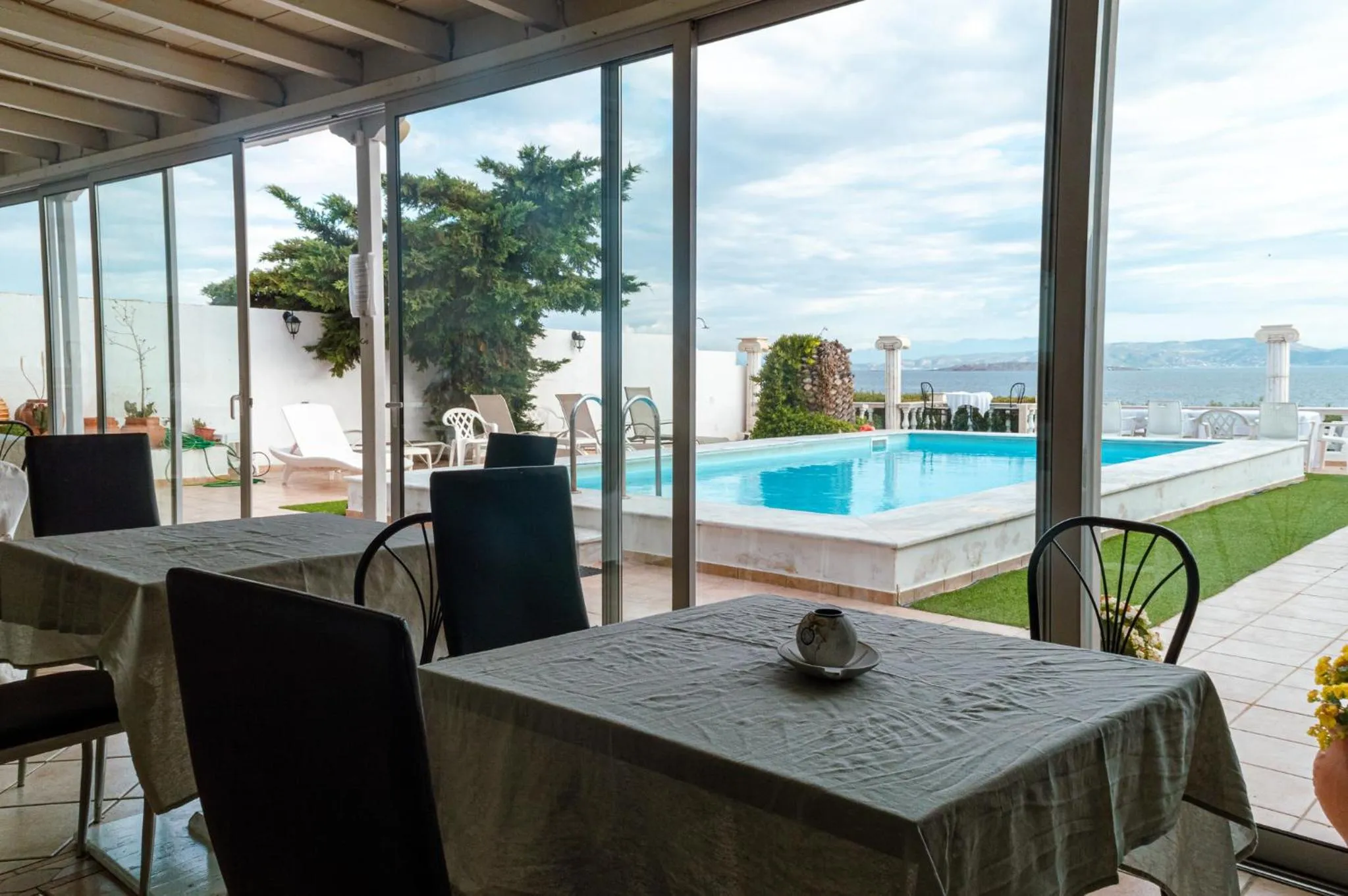 Restaurant/places to eat in Mistral