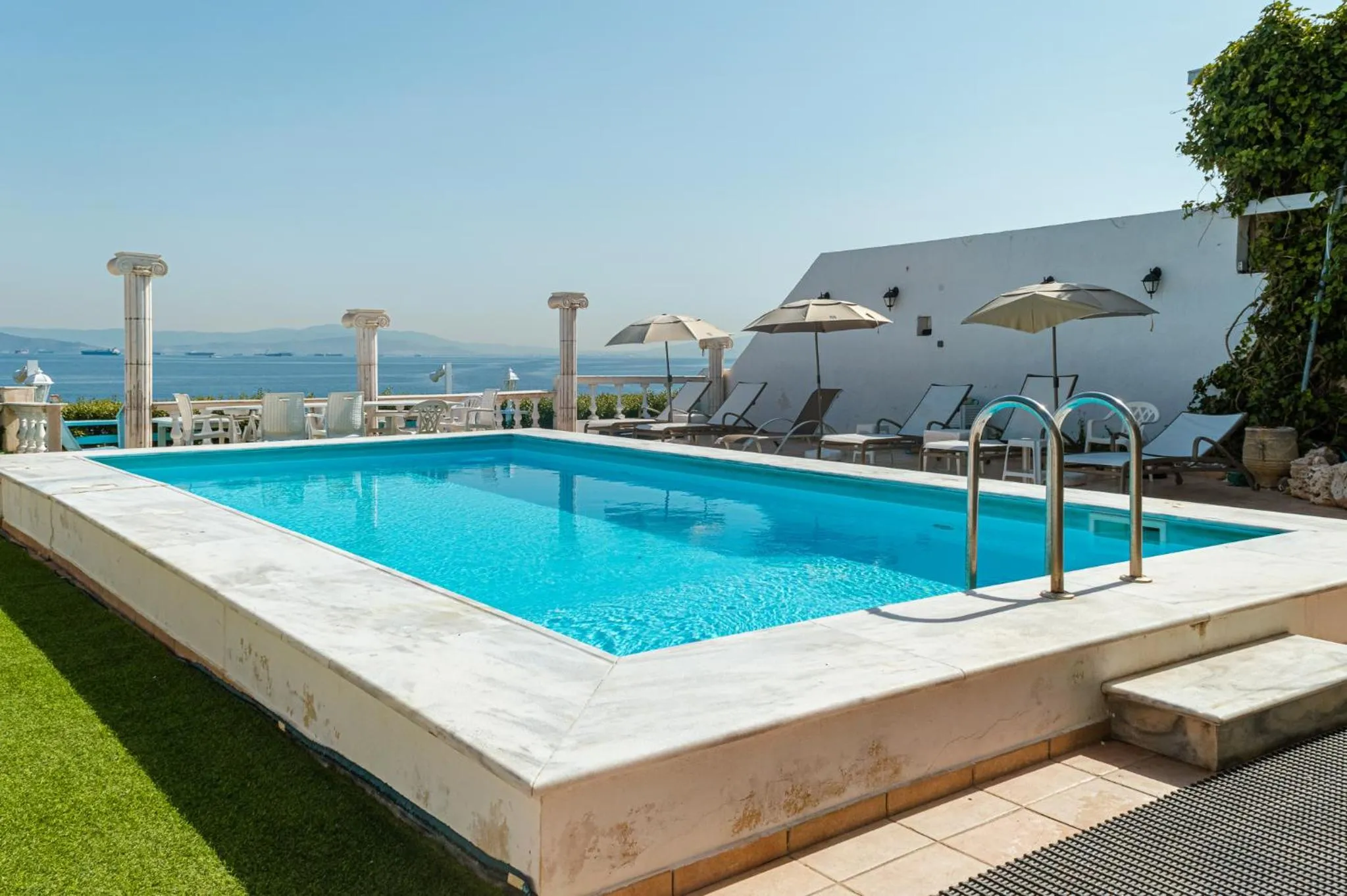 Swimming pool in Mistral