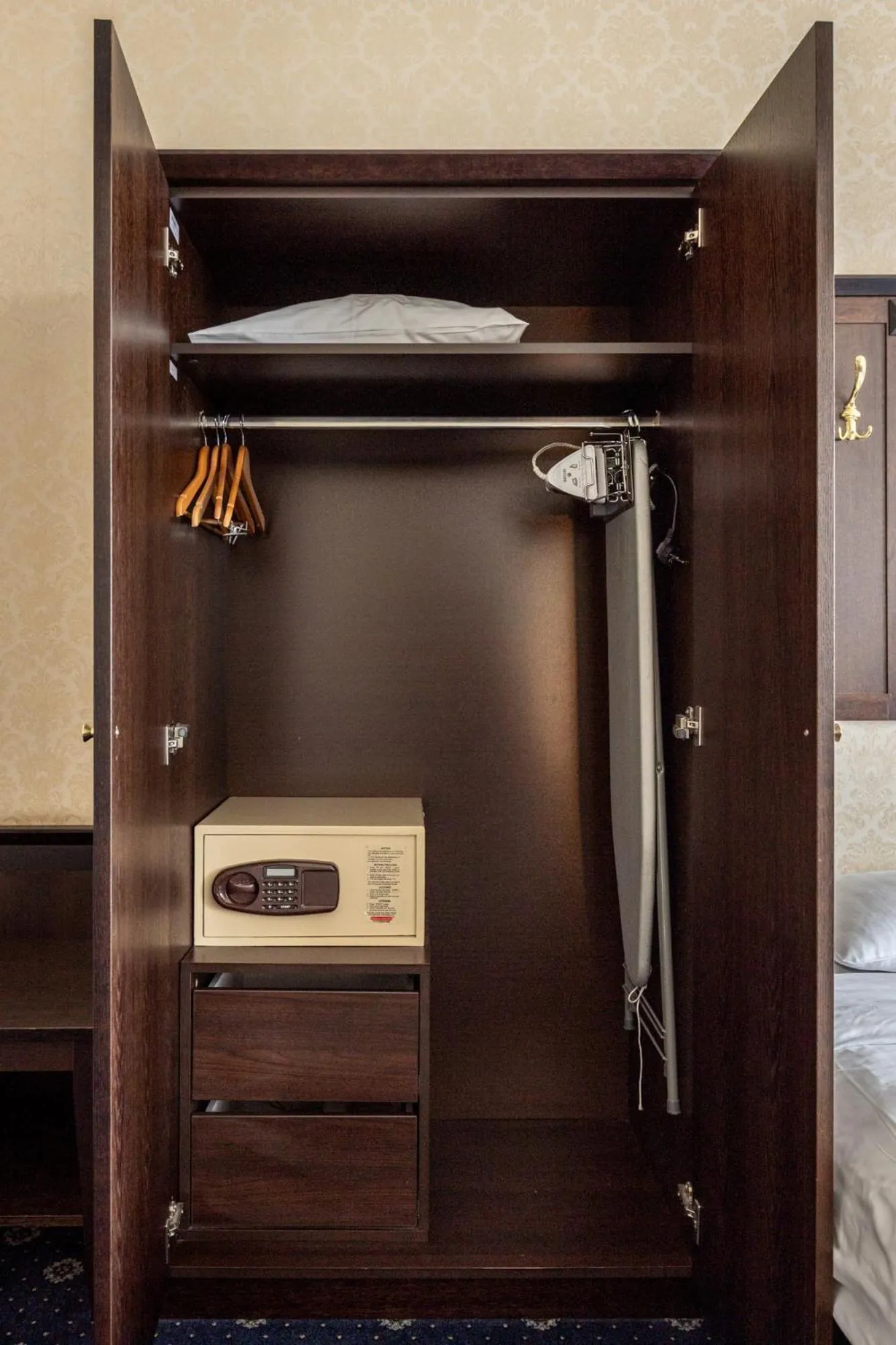 flat iron, Bed in Rixwell Gertrude Hotel