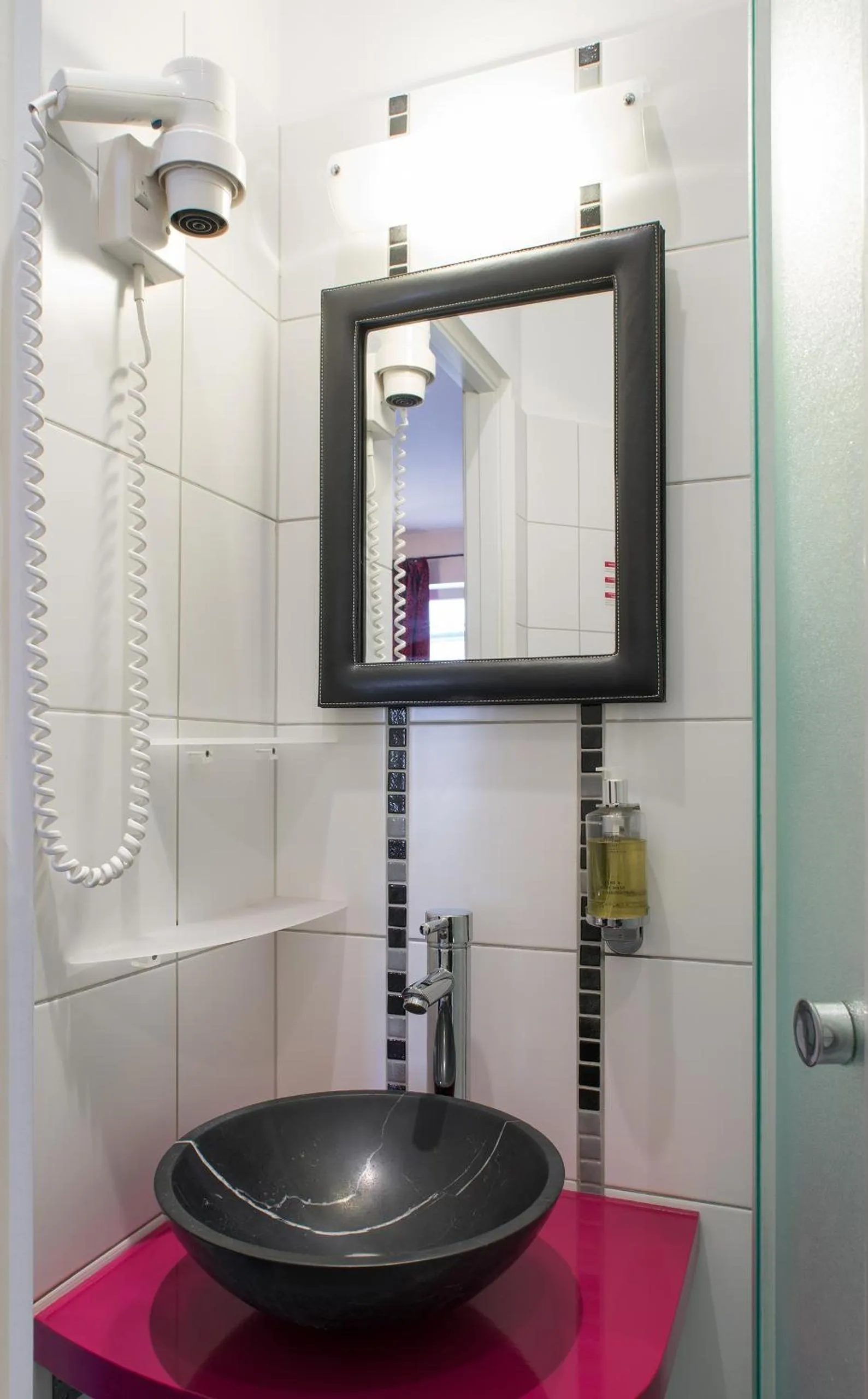 Bathroom in Dodo Hotel