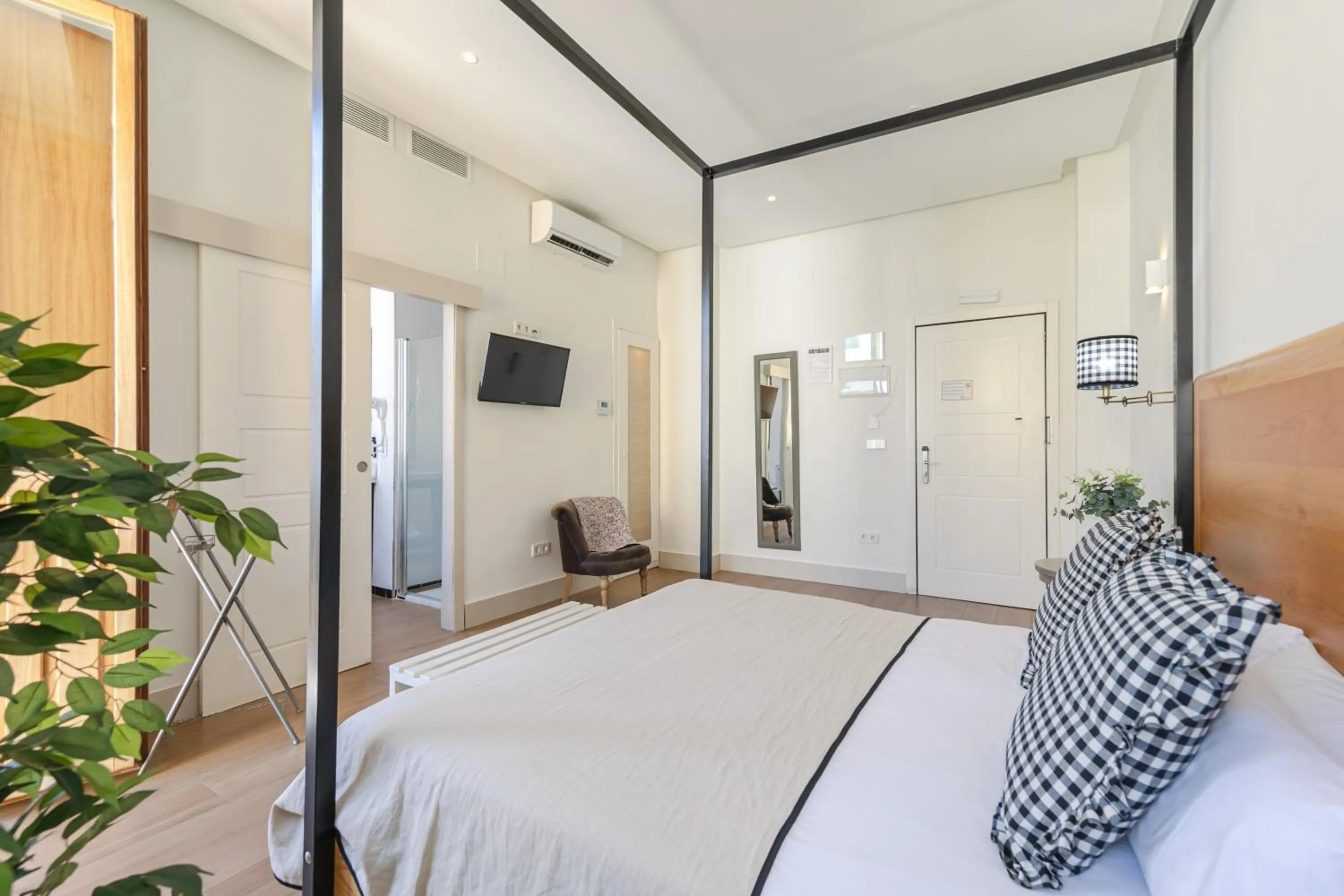 Photo of the whole room, Bed in nüa cicerone