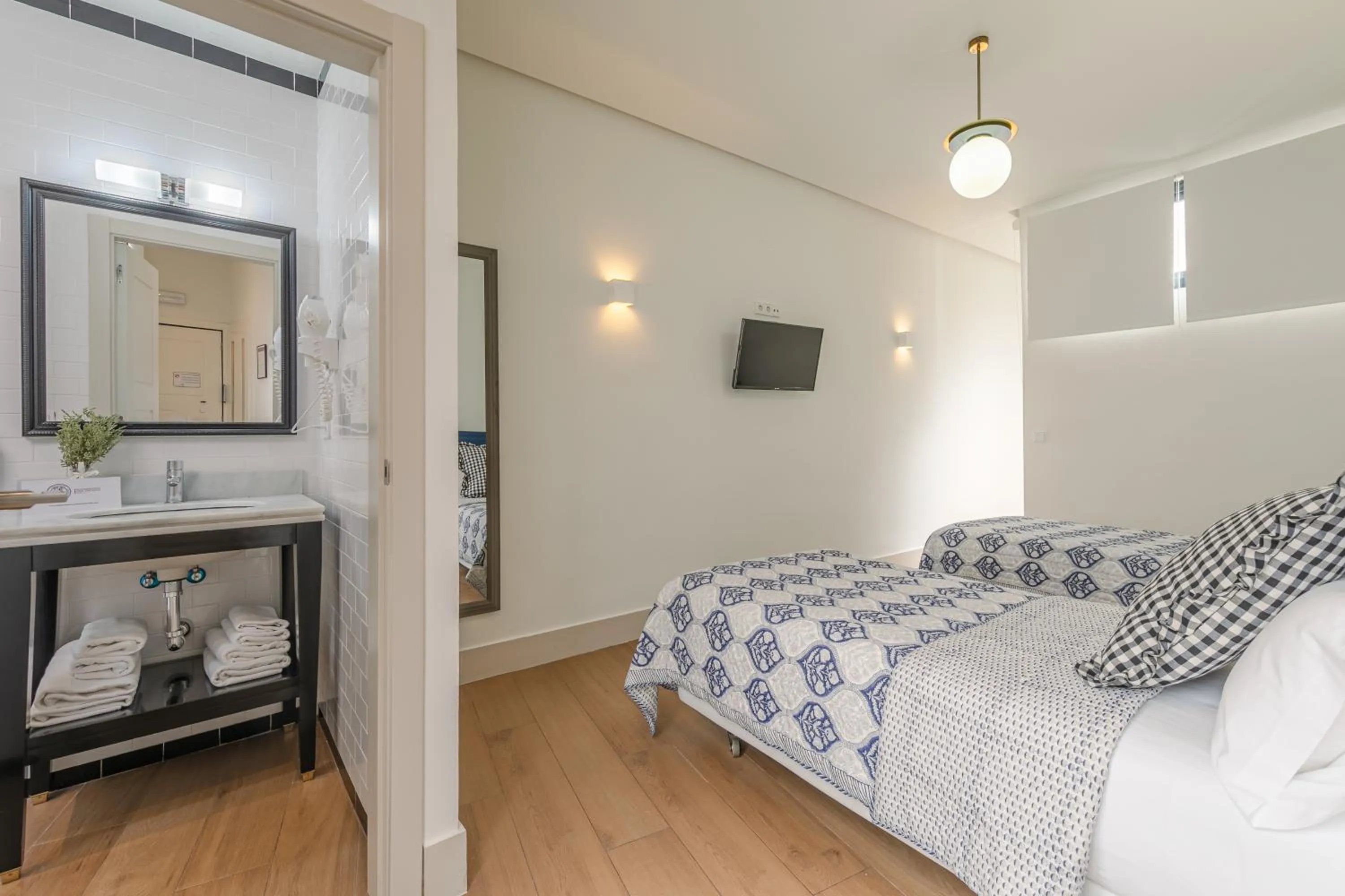 Photo of the whole room, Bed in nüa cicerone