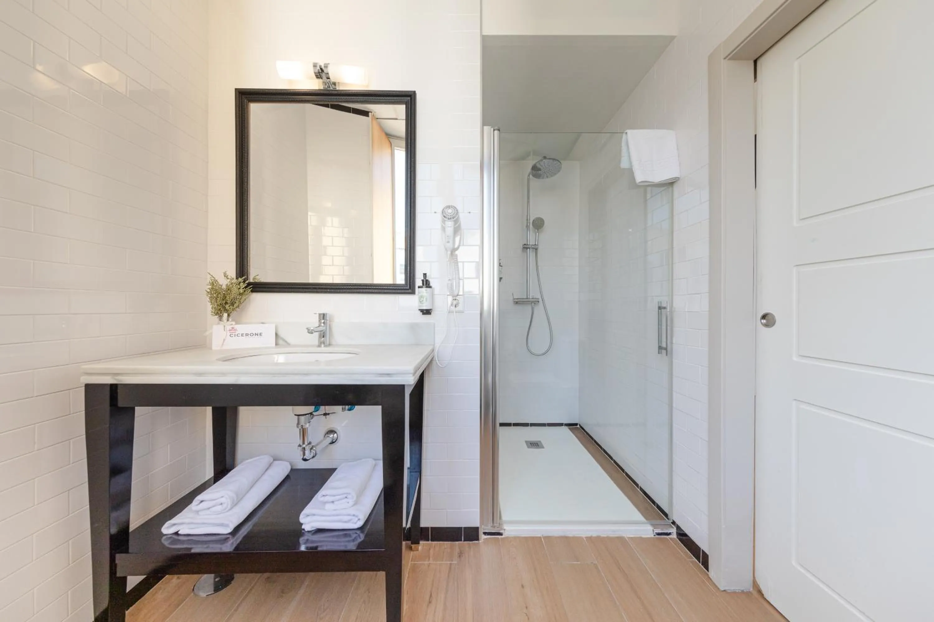 Bathroom in nüa cicerone