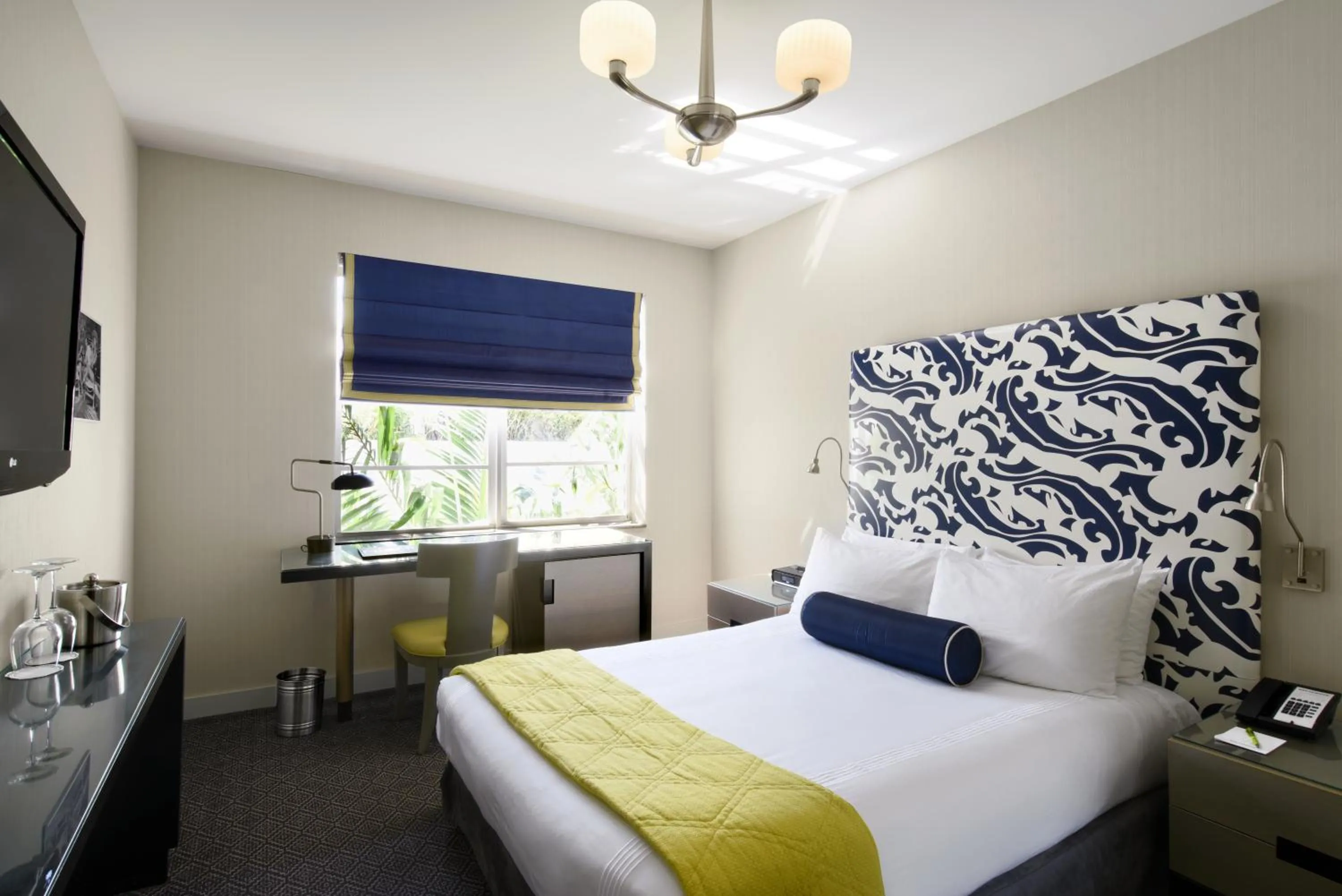 Bed in Hotel Breakwater South Beach