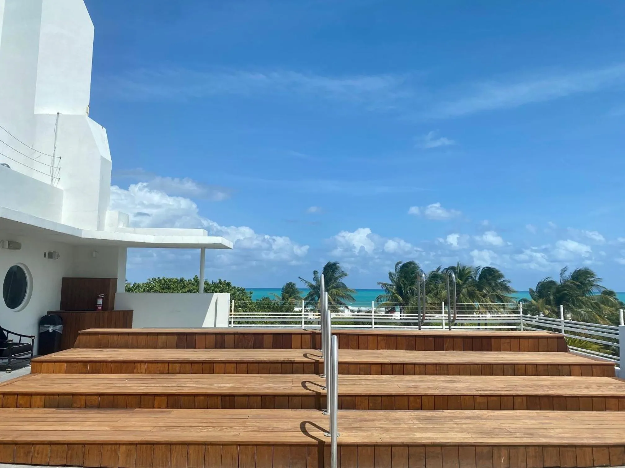 Hotel Breakwater South Beach