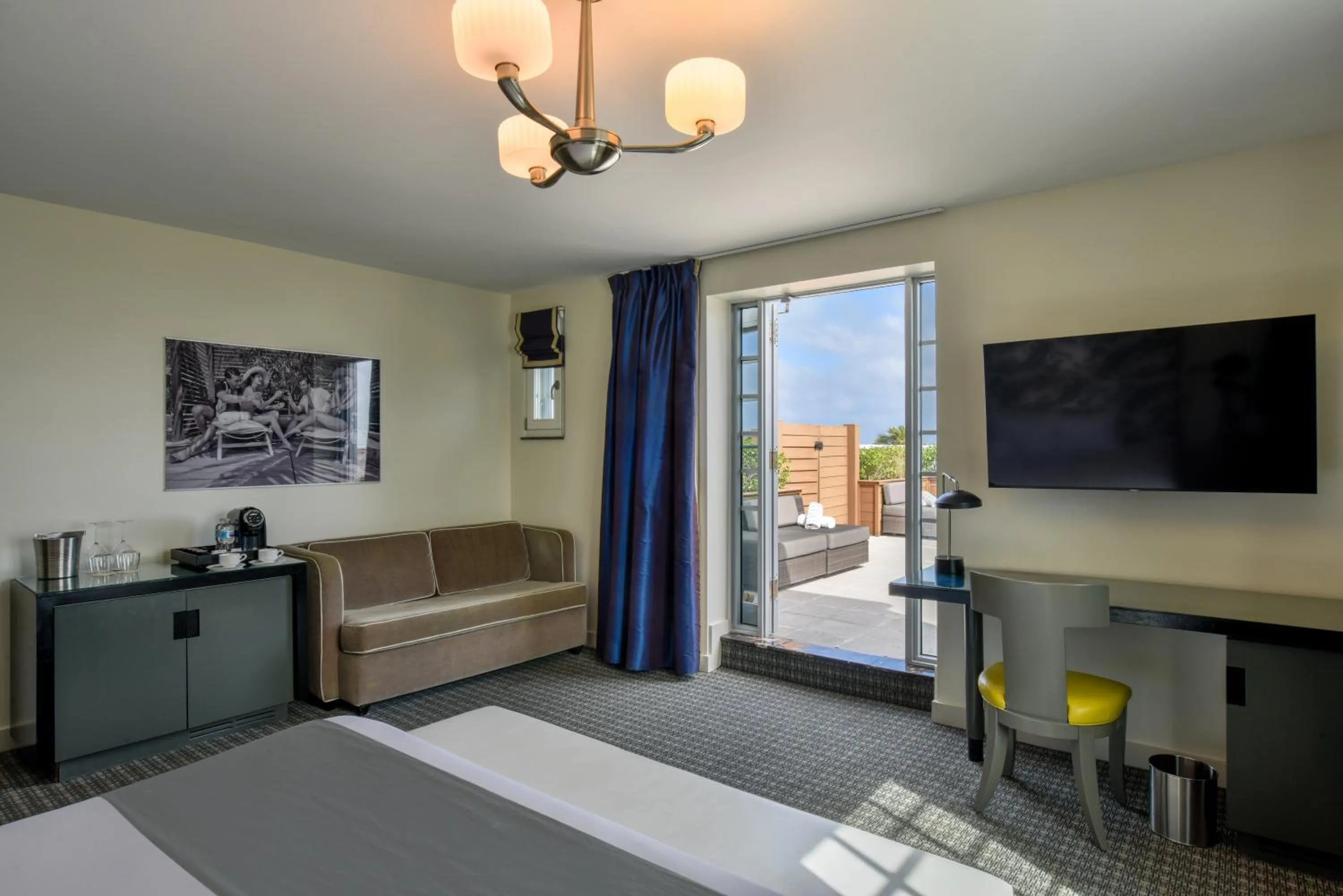 TV and multimedia, Bed in Hotel Breakwater South Beach