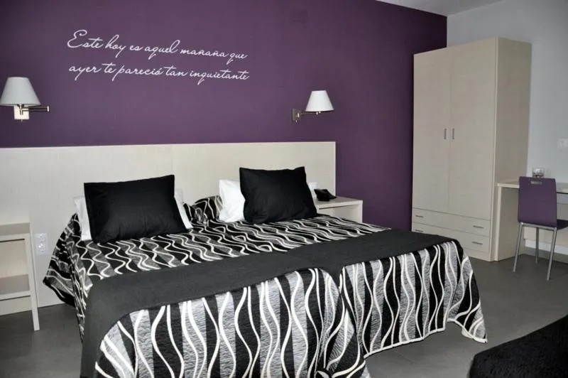 Photo of the whole room, Bed in Hotel HM Alfaro