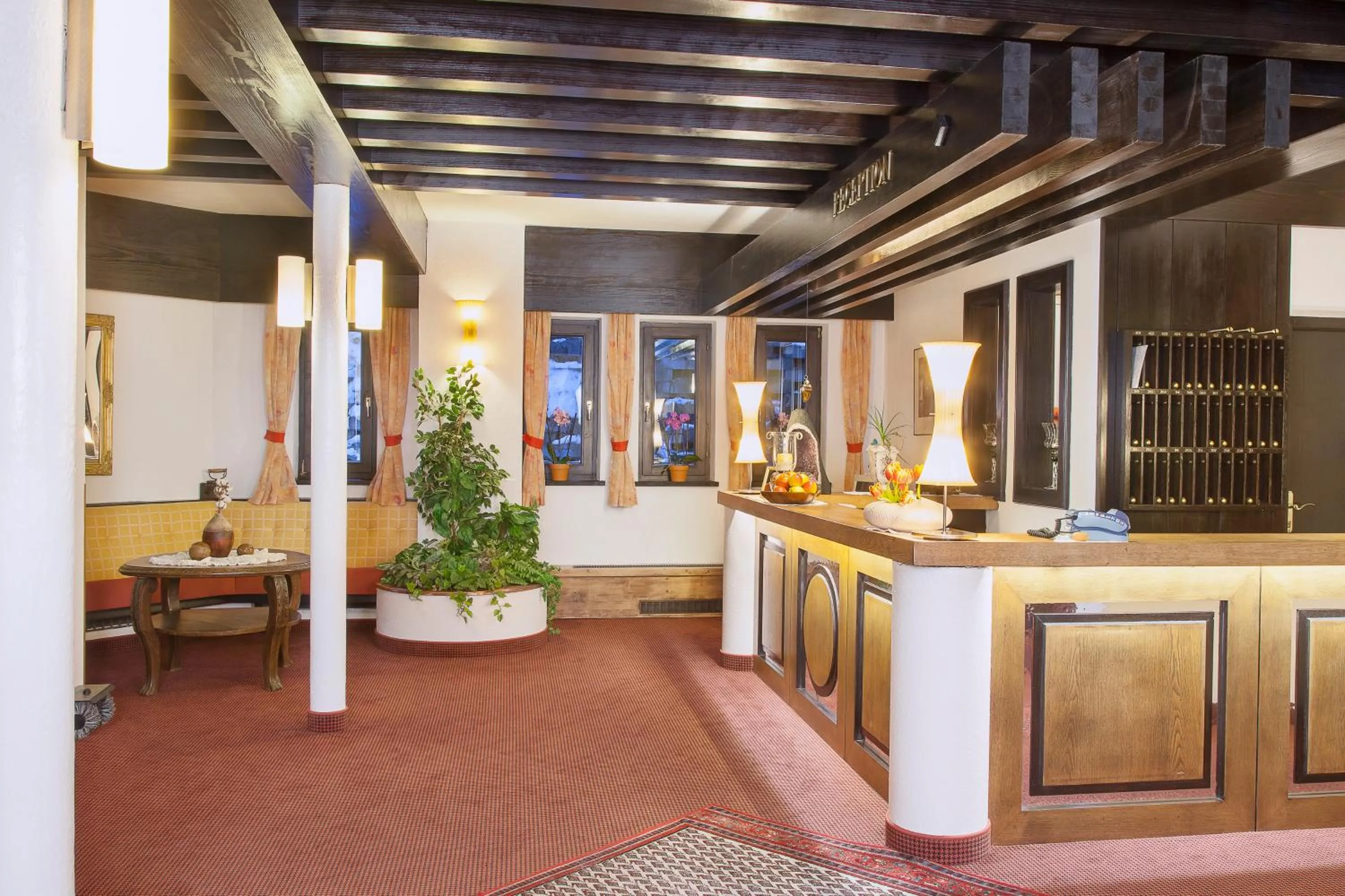 Lobby or reception in Hotel Neue Burg