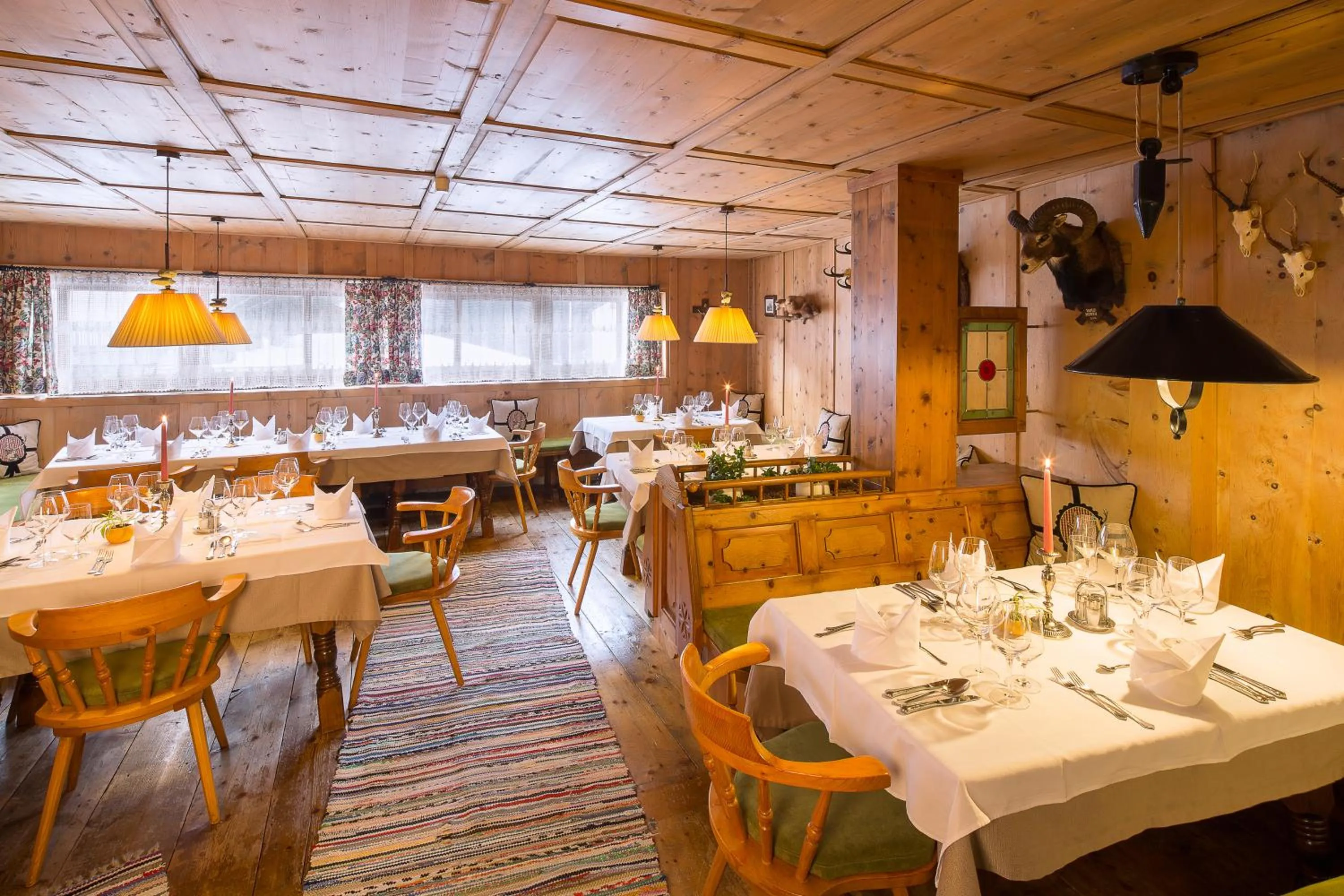 Restaurant/places to eat in Hotel Neue Burg